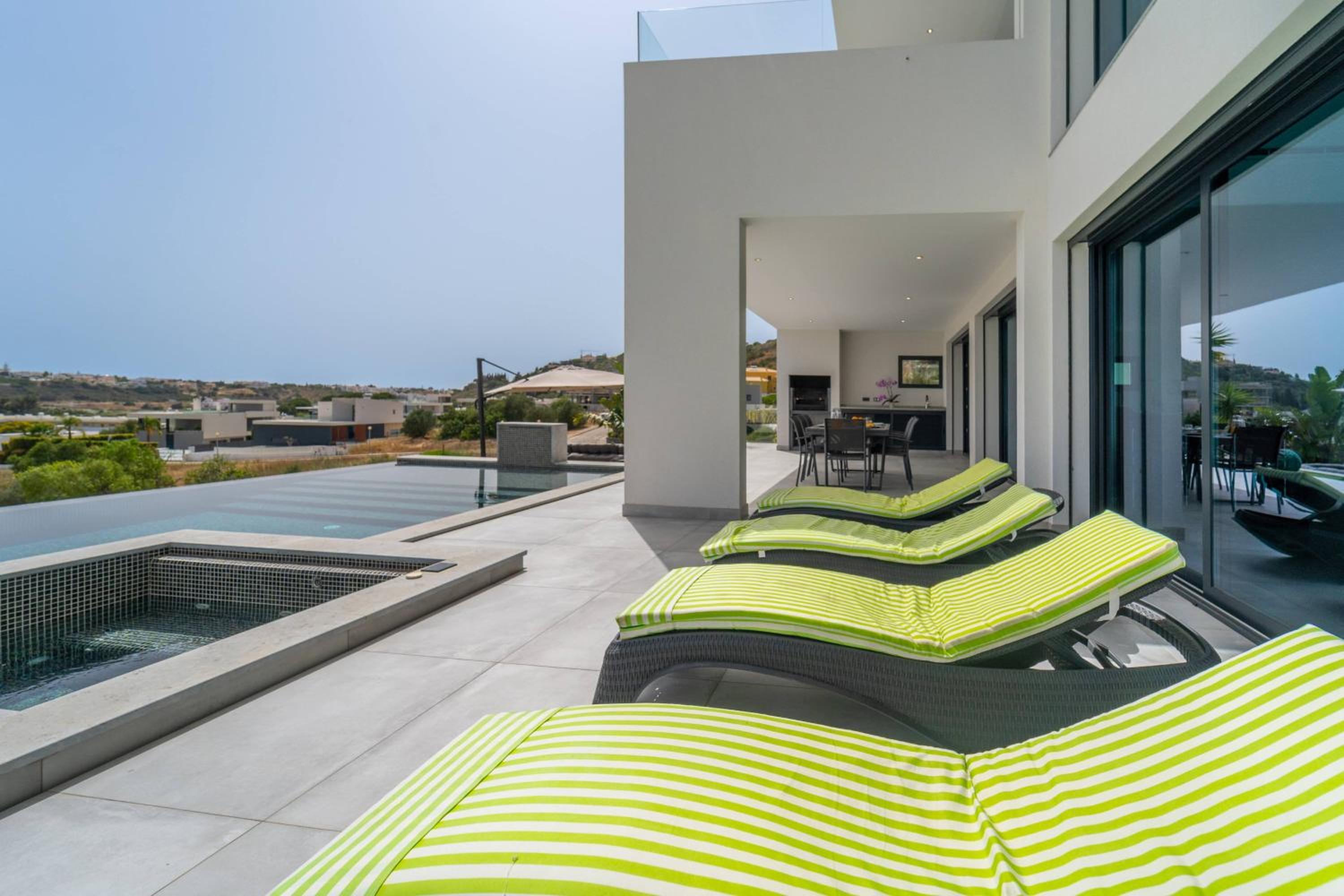 Villa das Amendoeiras by HelloVacations