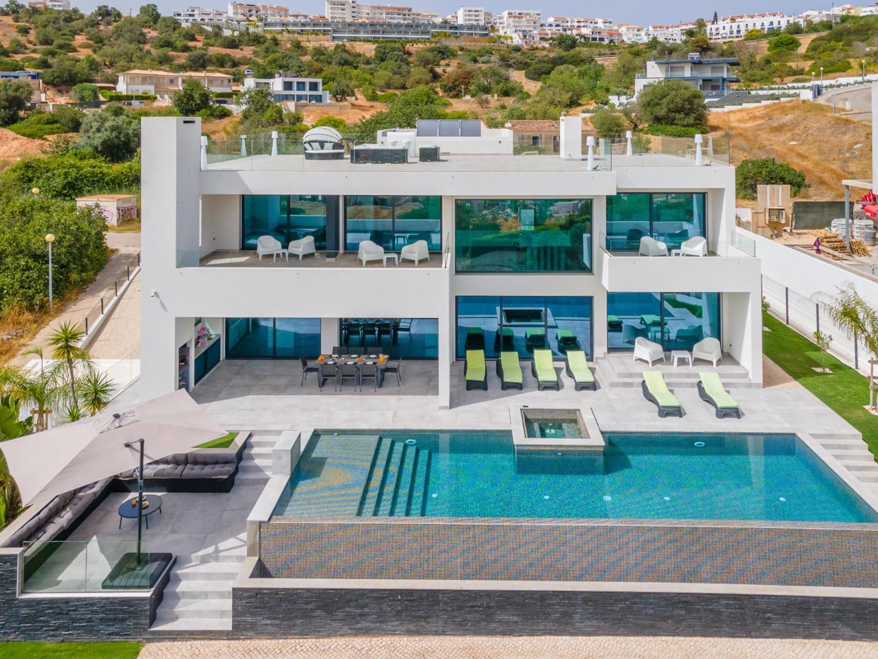 Villa das Amendoeiras by HelloVacations