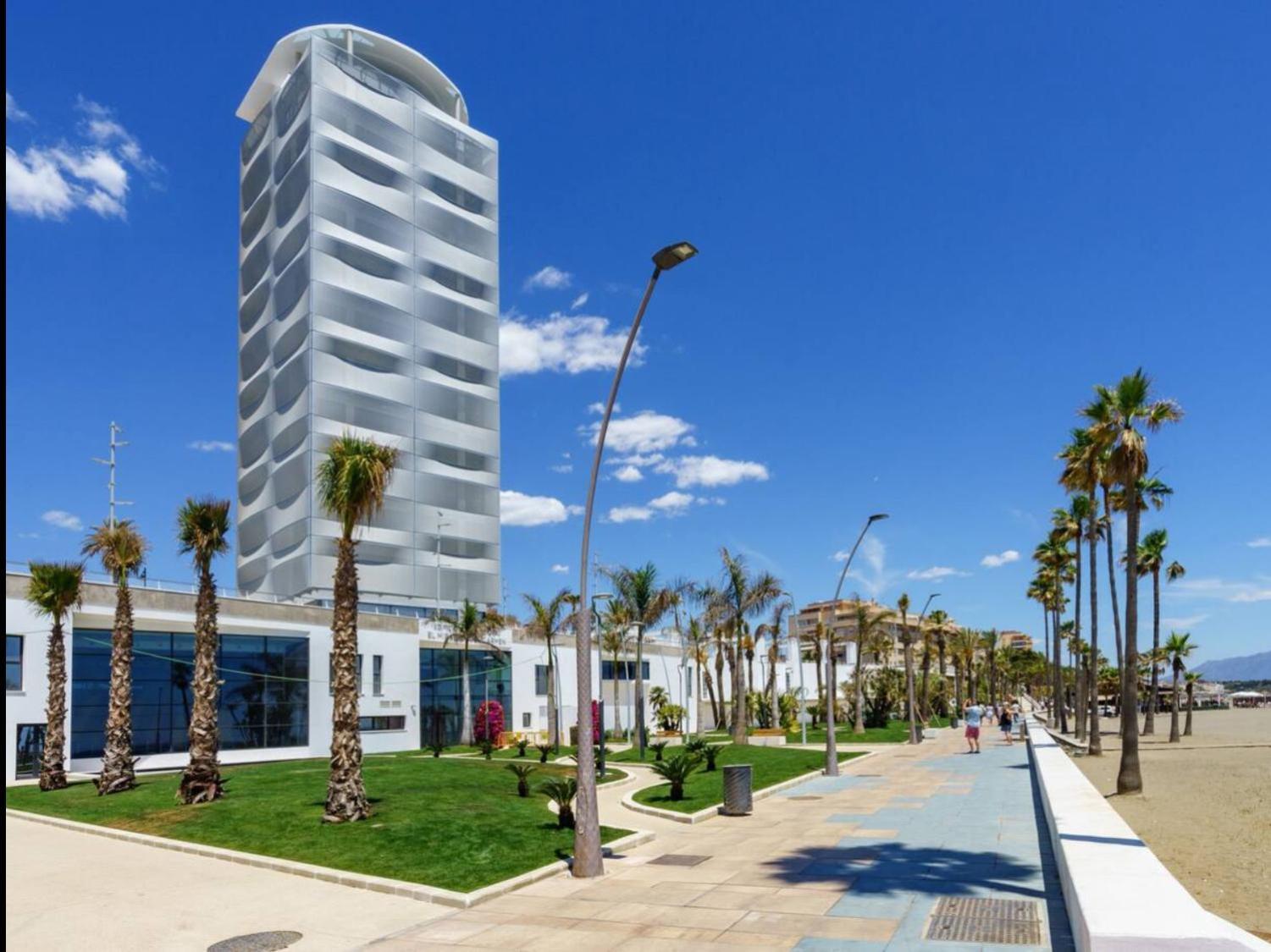 No1 - Beachfront Estepona, close to port, 2 bedroom, 2 bathroom, sleeps 5 view 3