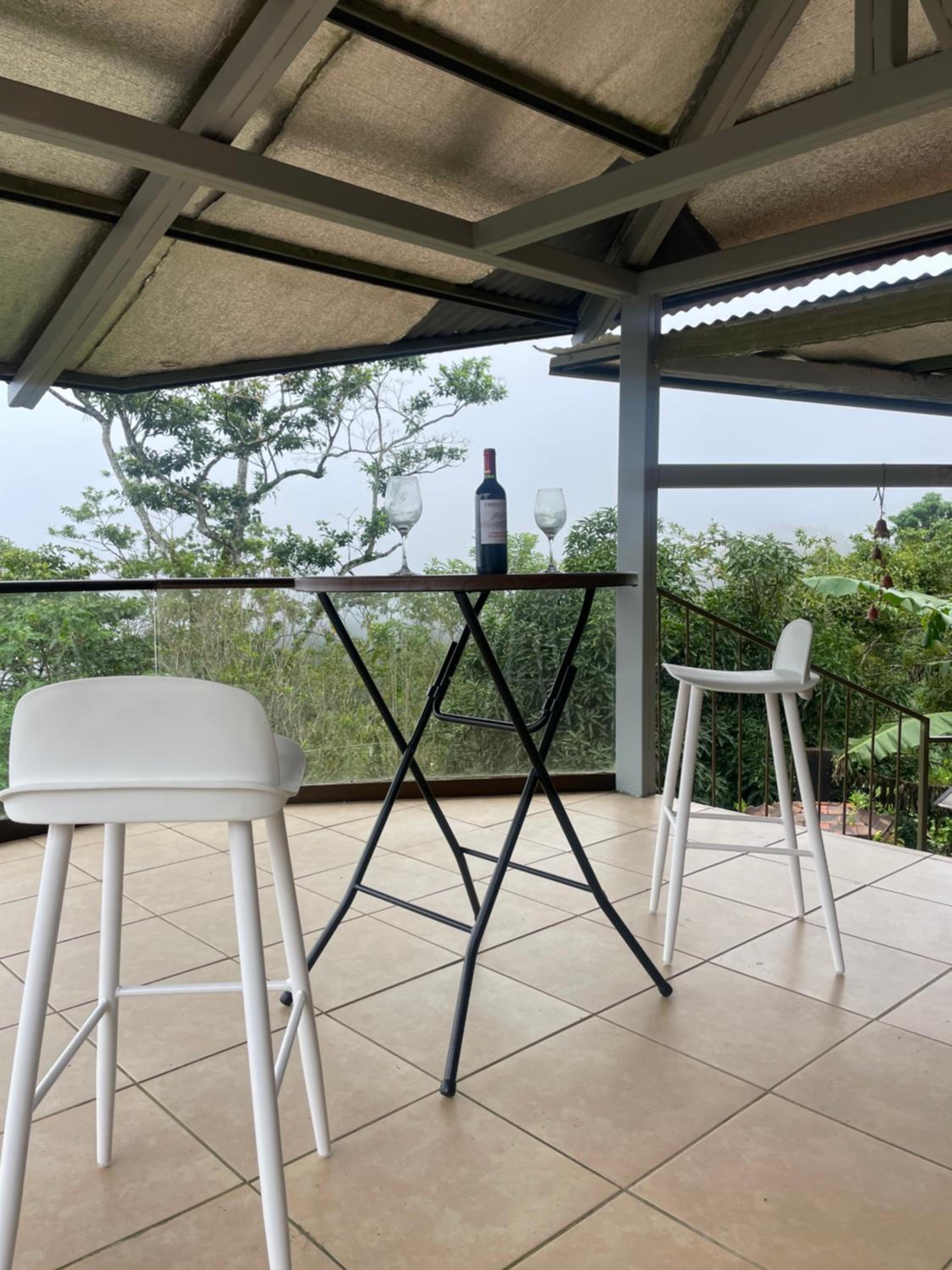 Casa de montaña con vista al océano pacífico