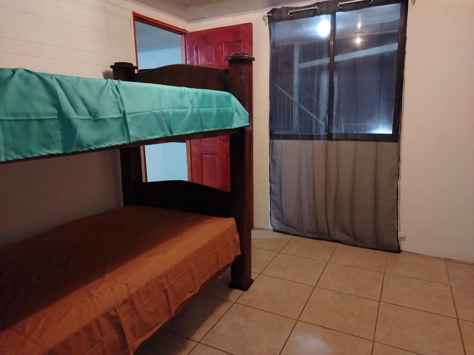 Casa de montaña con vista al océano pacífico