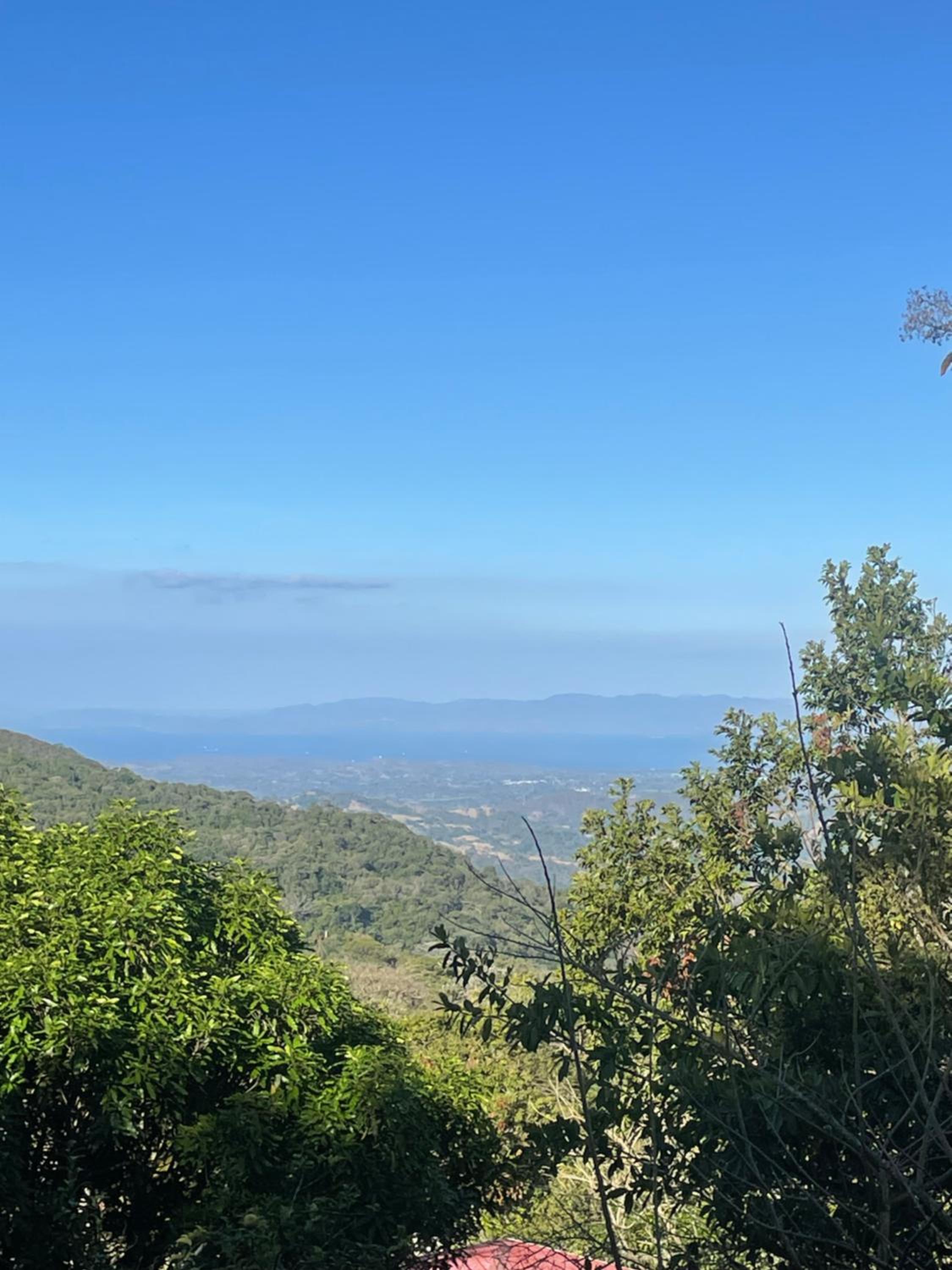 Casa de montaña con vista al océano pacífico