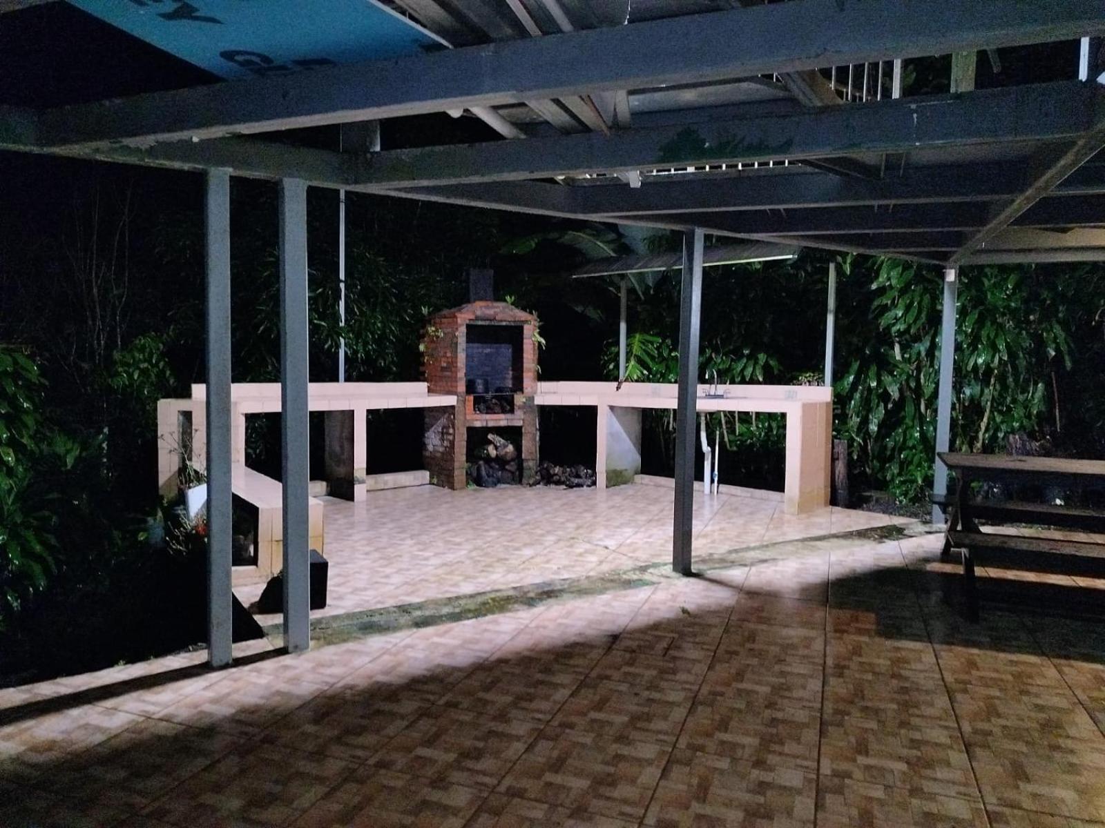 Casa de montaña con vista al océano pacífico
