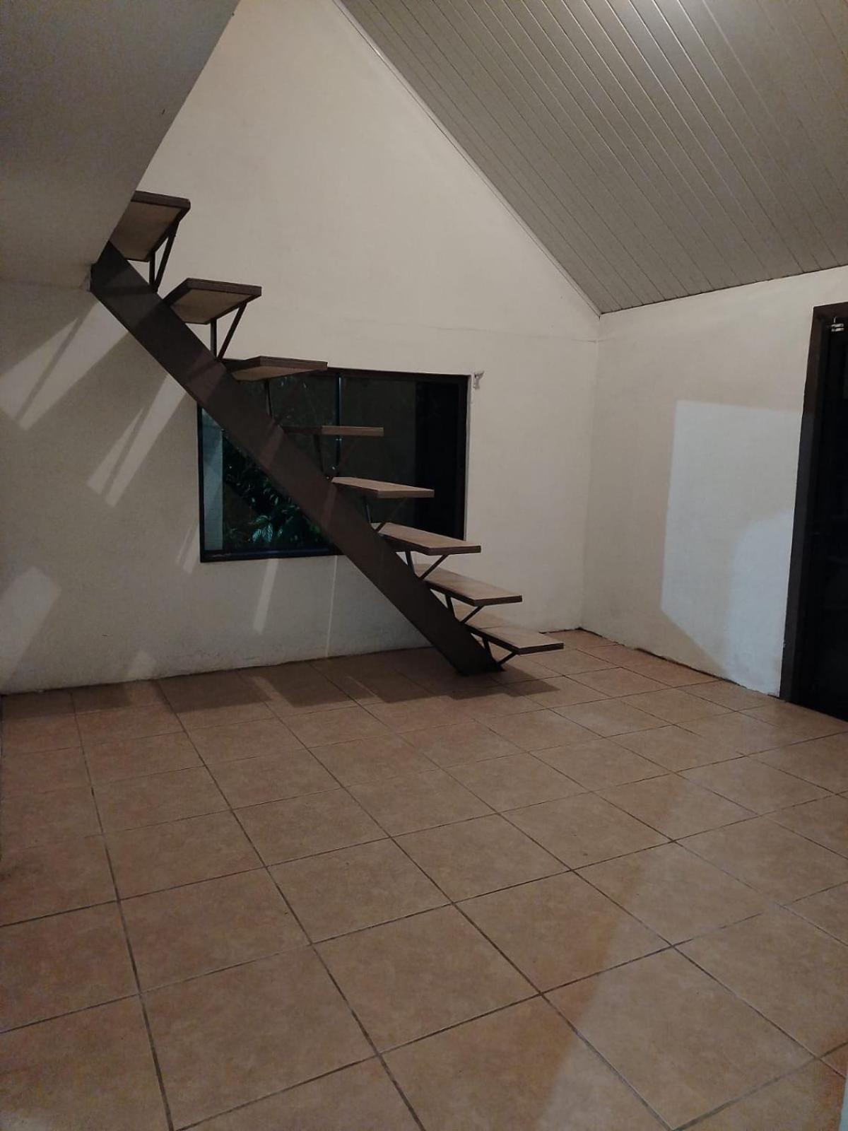 Casa de montaña con vista al océano pacífico