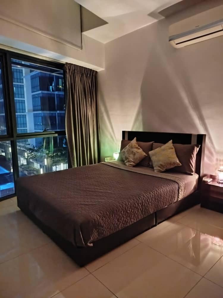 Cozy Haven Queen Studio Free Private Parking Netflix photo 2