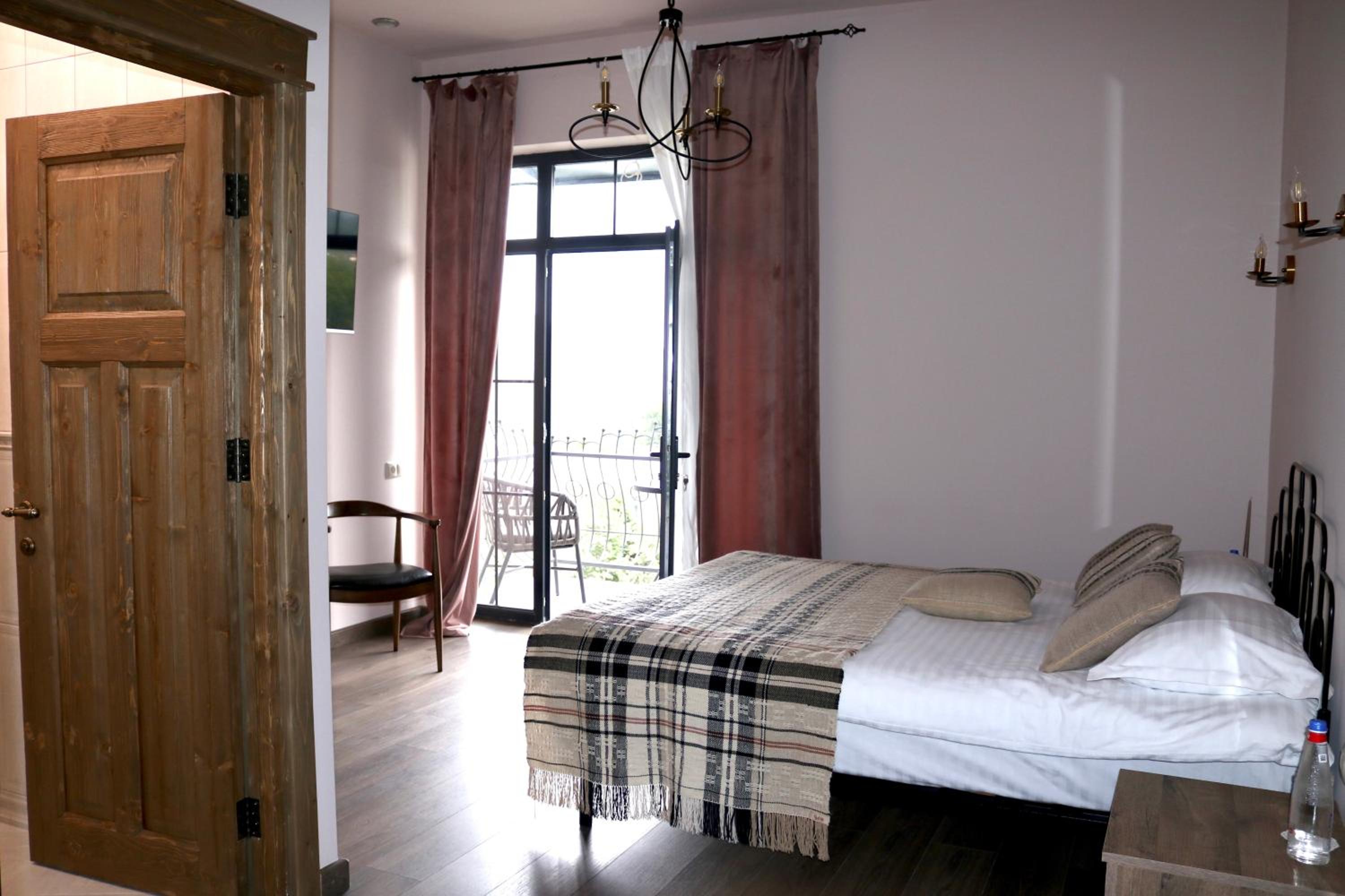 REDROOF Goris Boutique Hotel