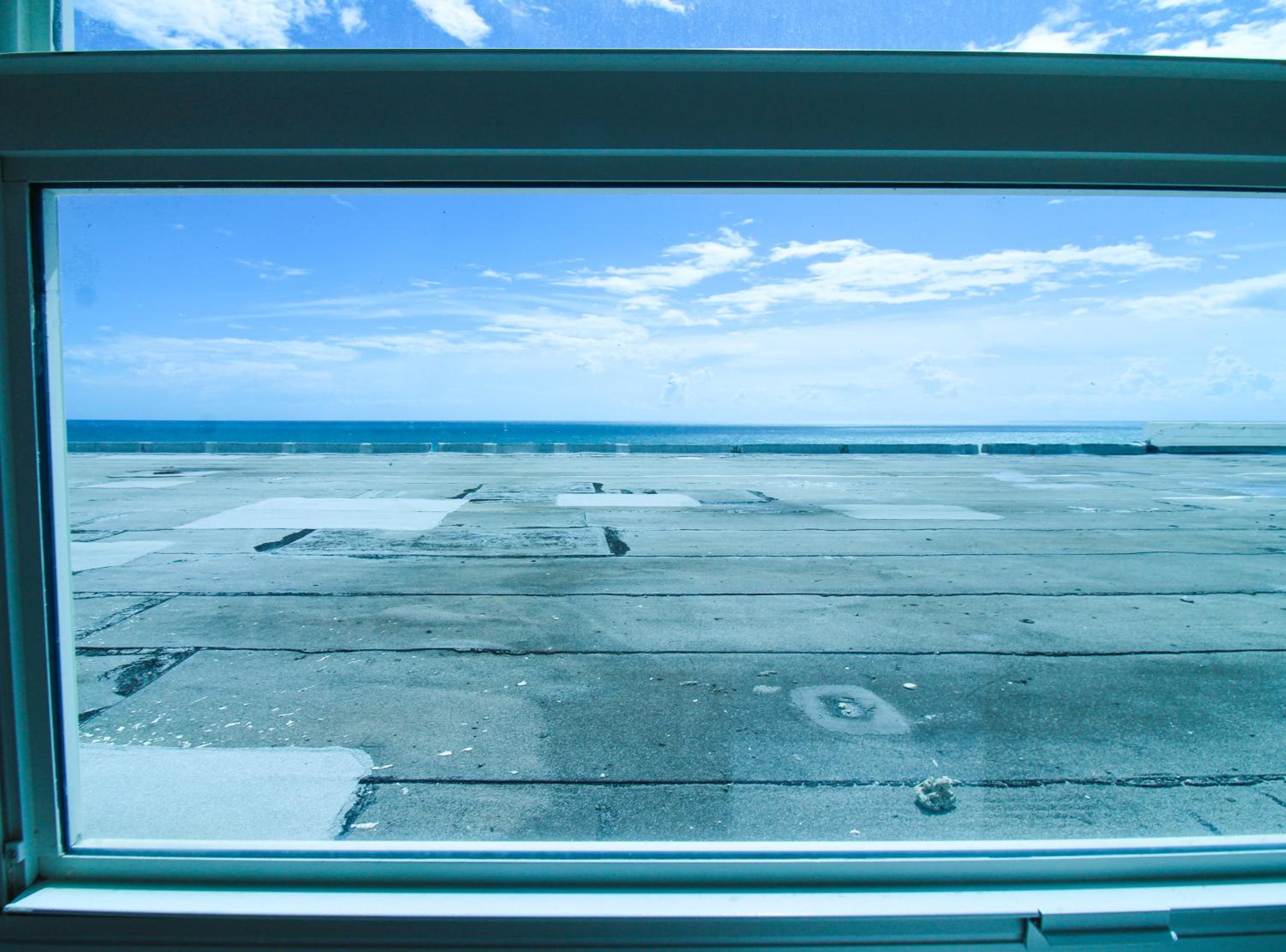 Oceanfront Studio with Pool, Beach Access and FREE Parking
