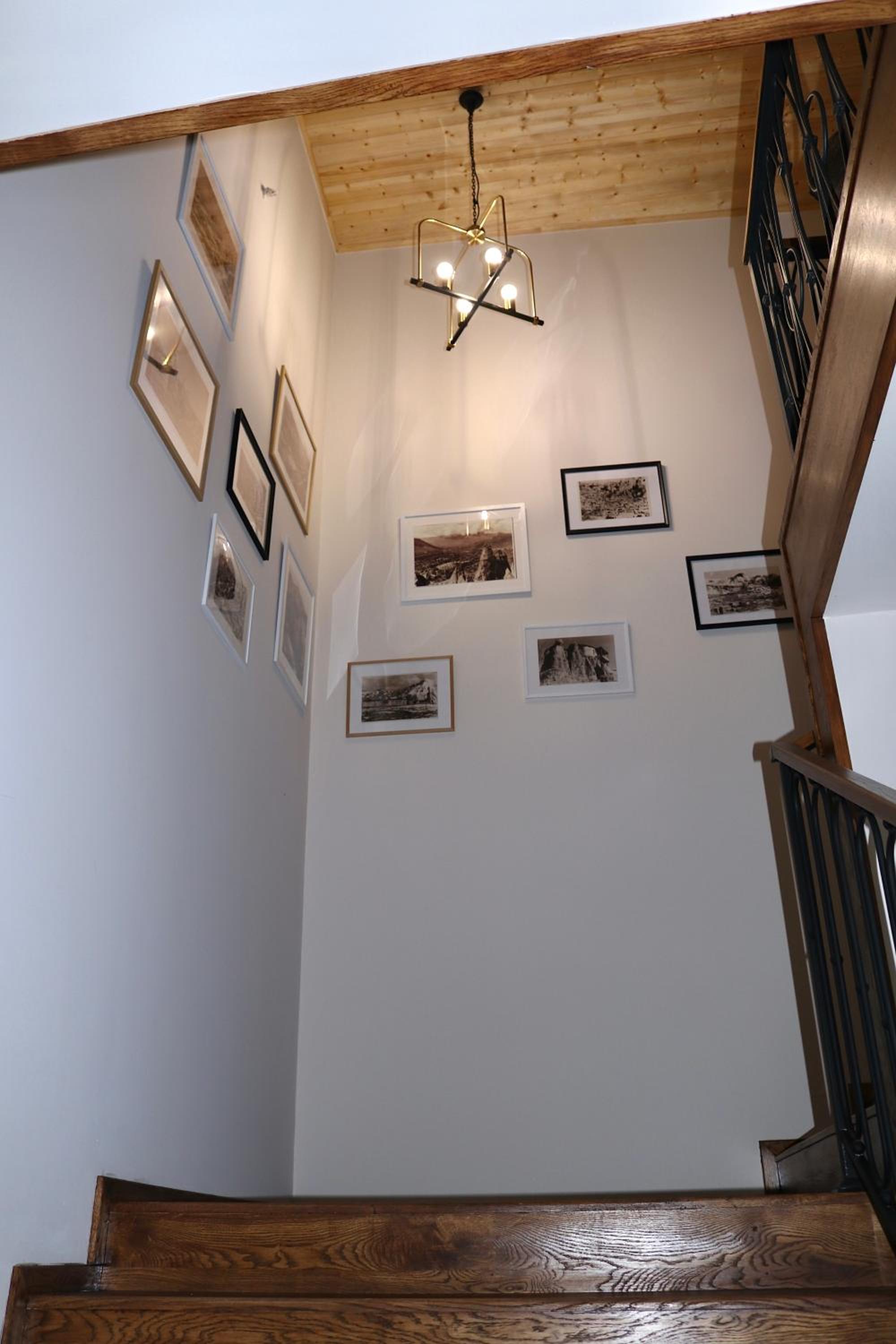 REDROOF Goris Boutique Hotel