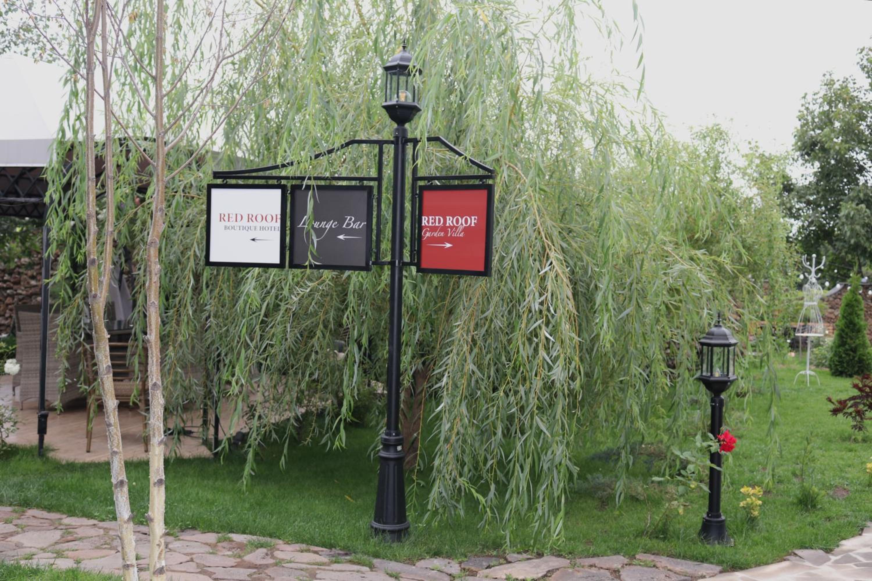 REDROOF Goris Boutique Hotel