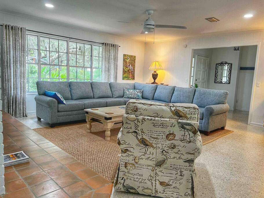 Great Home 3 beds 2 Bath 3 min local Beach, Bikes view 5