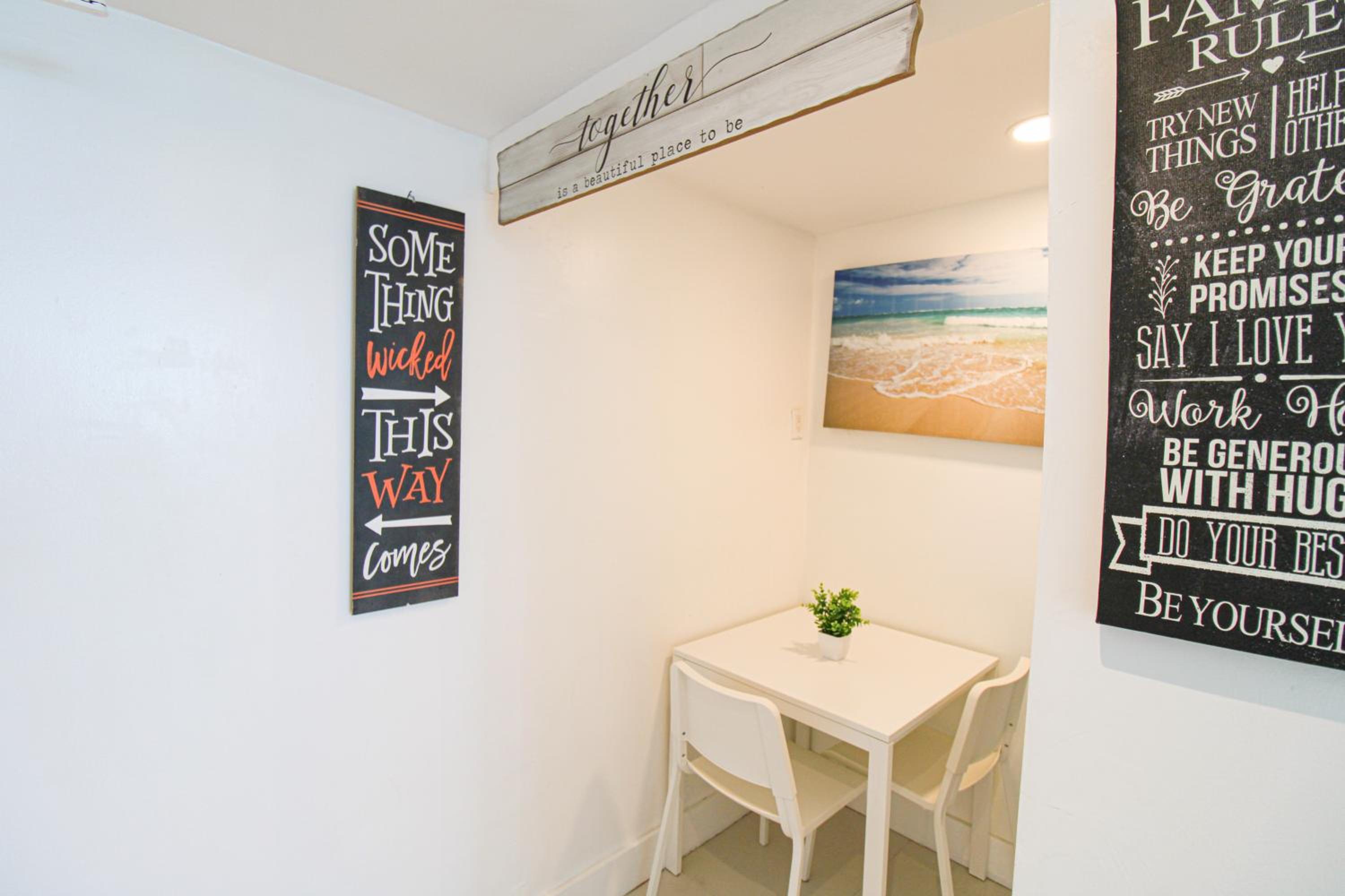 Oceanfront Studio with Pool, Beach Access and FREE Parking