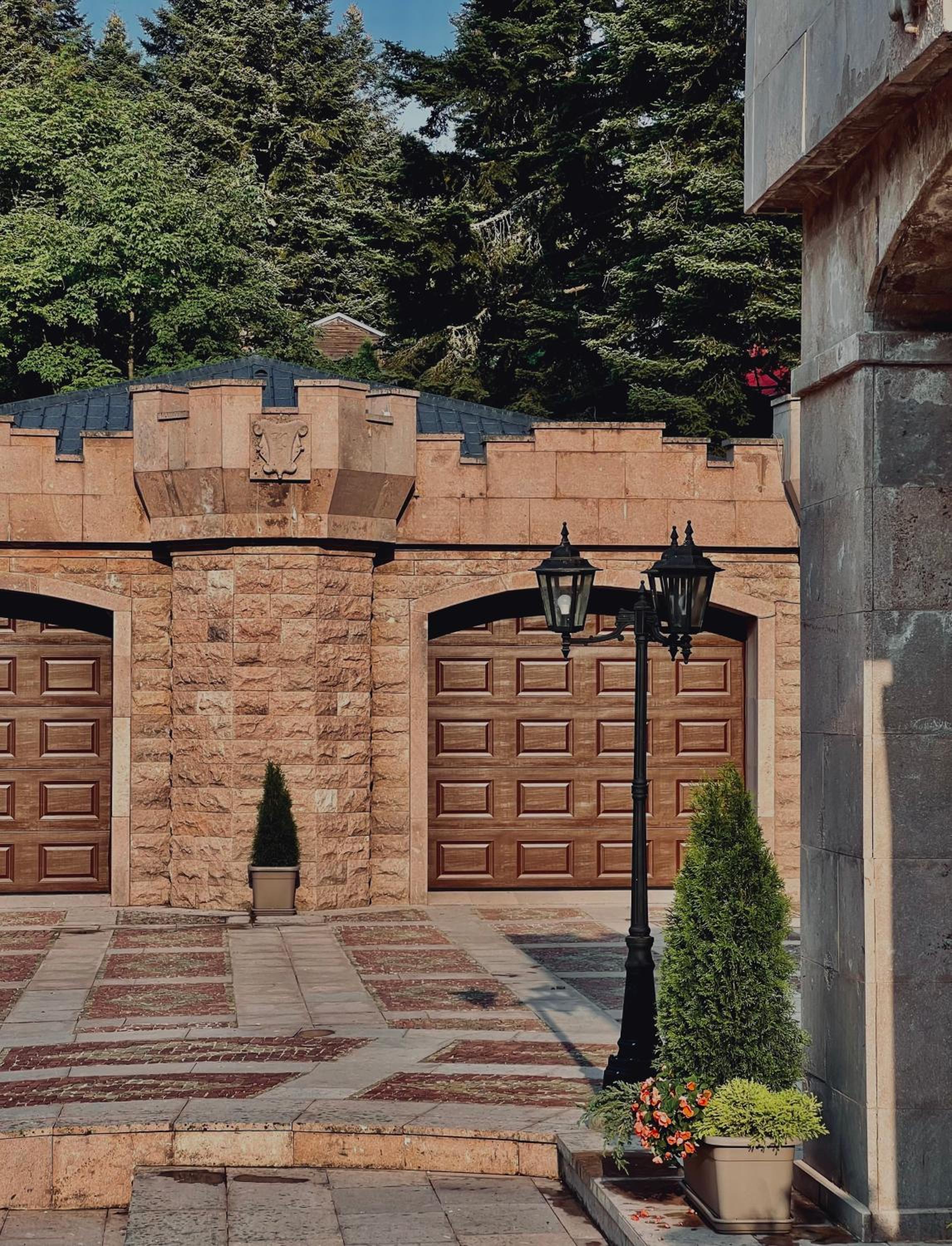 The Castle - Your unique way of retreat