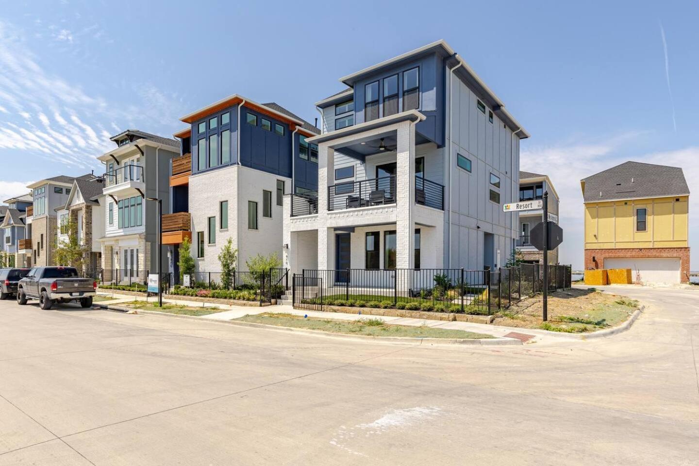 Modern 3BR Lake House in Rowlett view 4