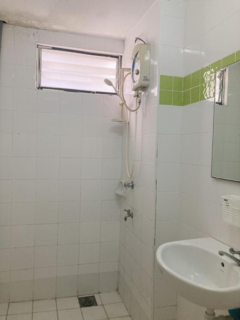 NR Crescent Homestay
