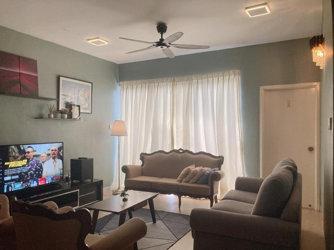 NR Crescent Homestay