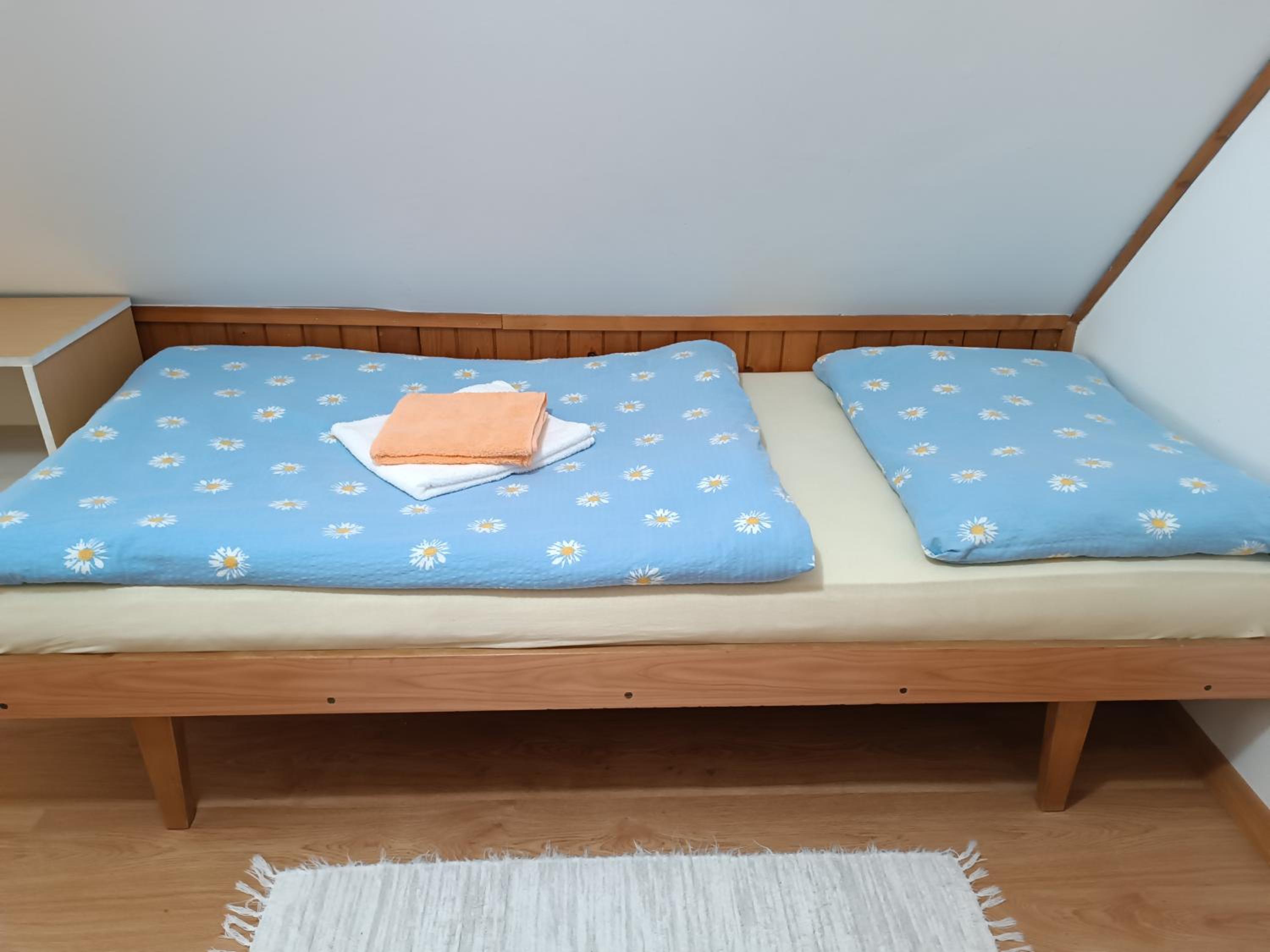 Domček pri vodopáde view 5