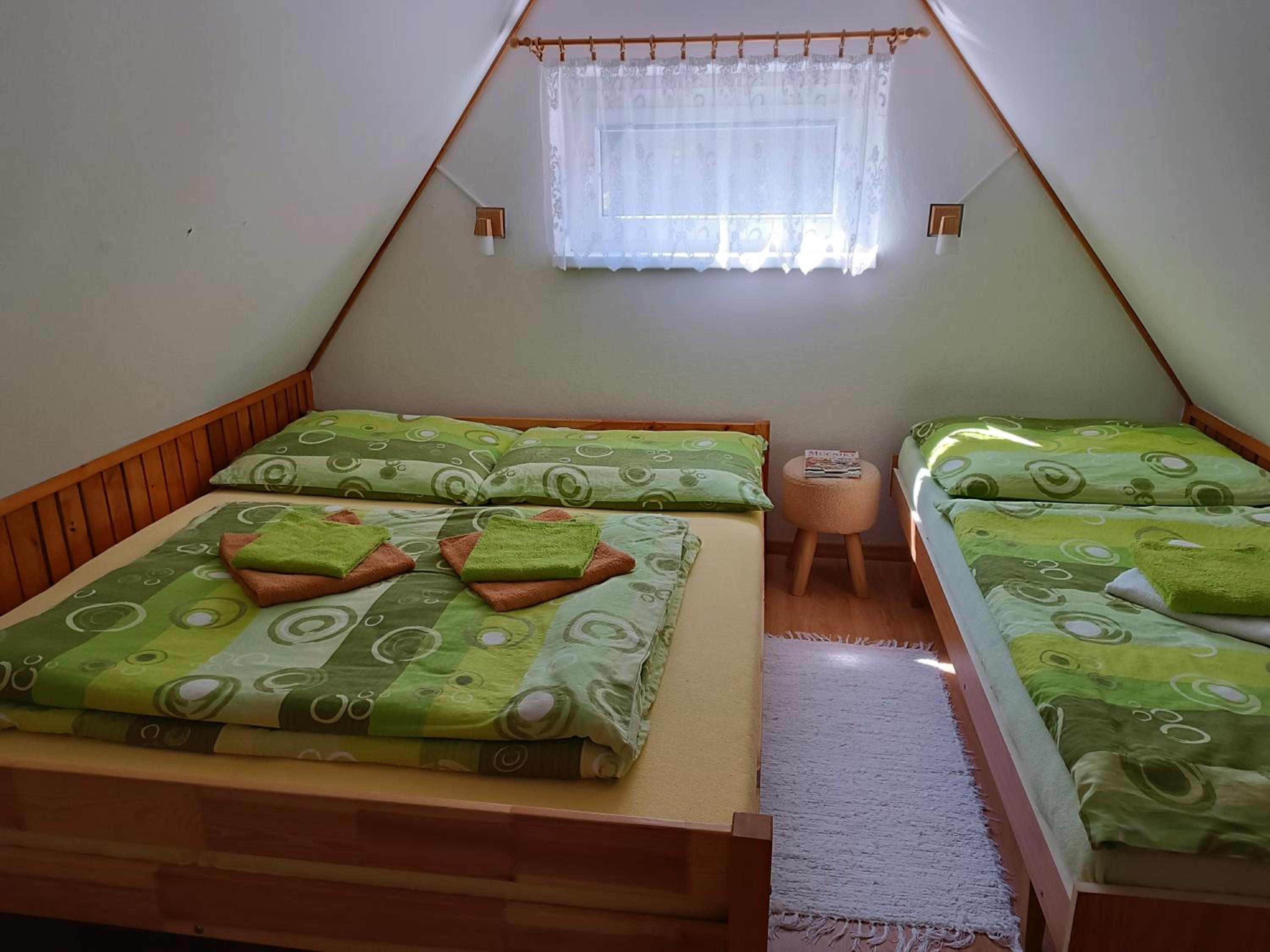 Domček pri vodopáde view 3