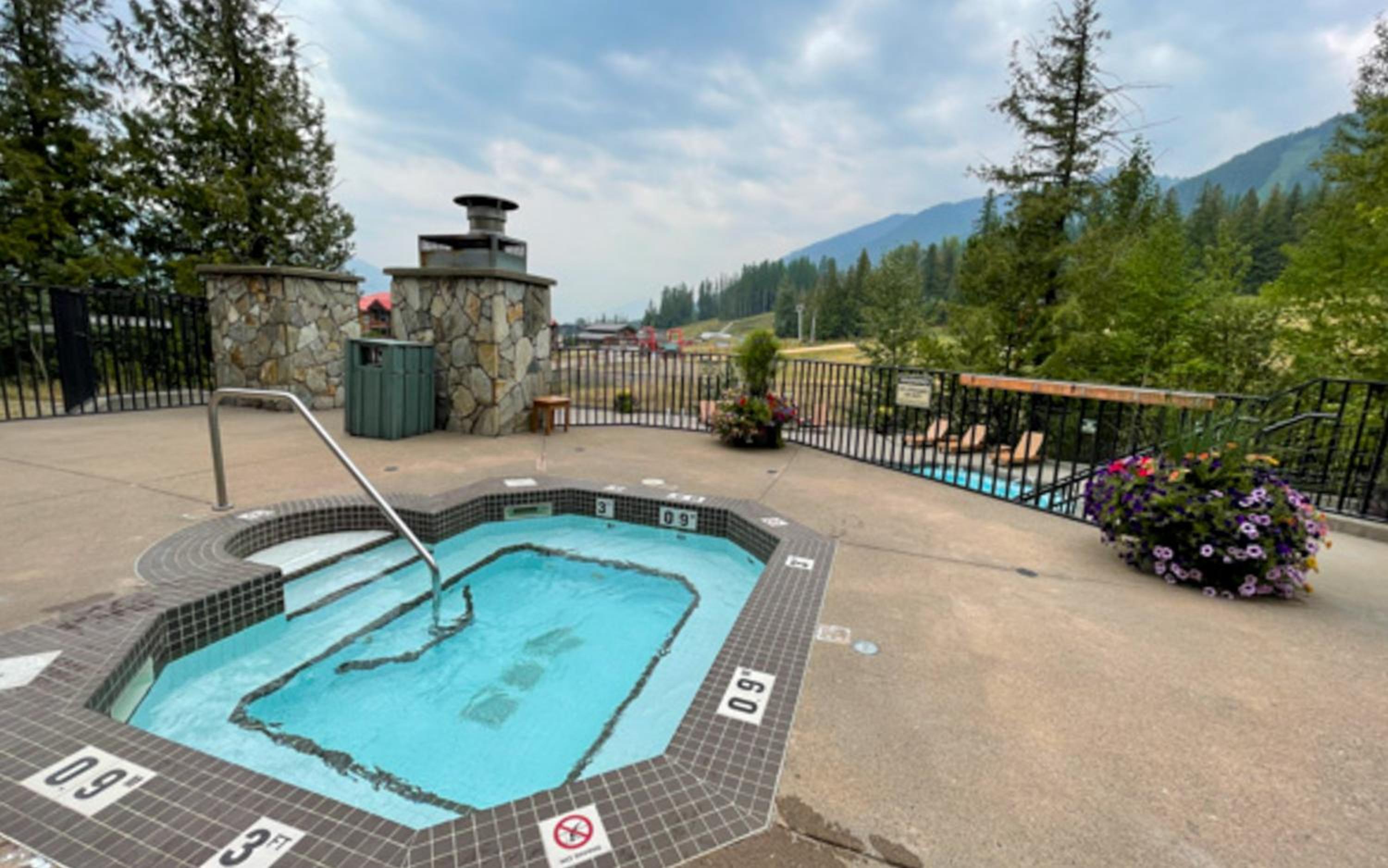 Snow Creek Lodge by Fernie Central Reservations