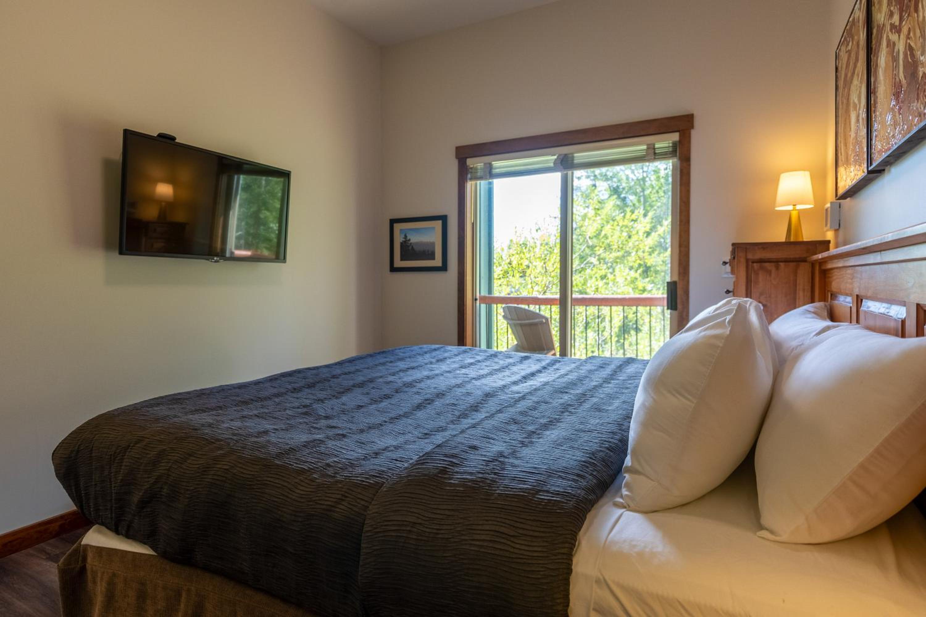 Snow Creek Lodge by Fernie Central Reservations
