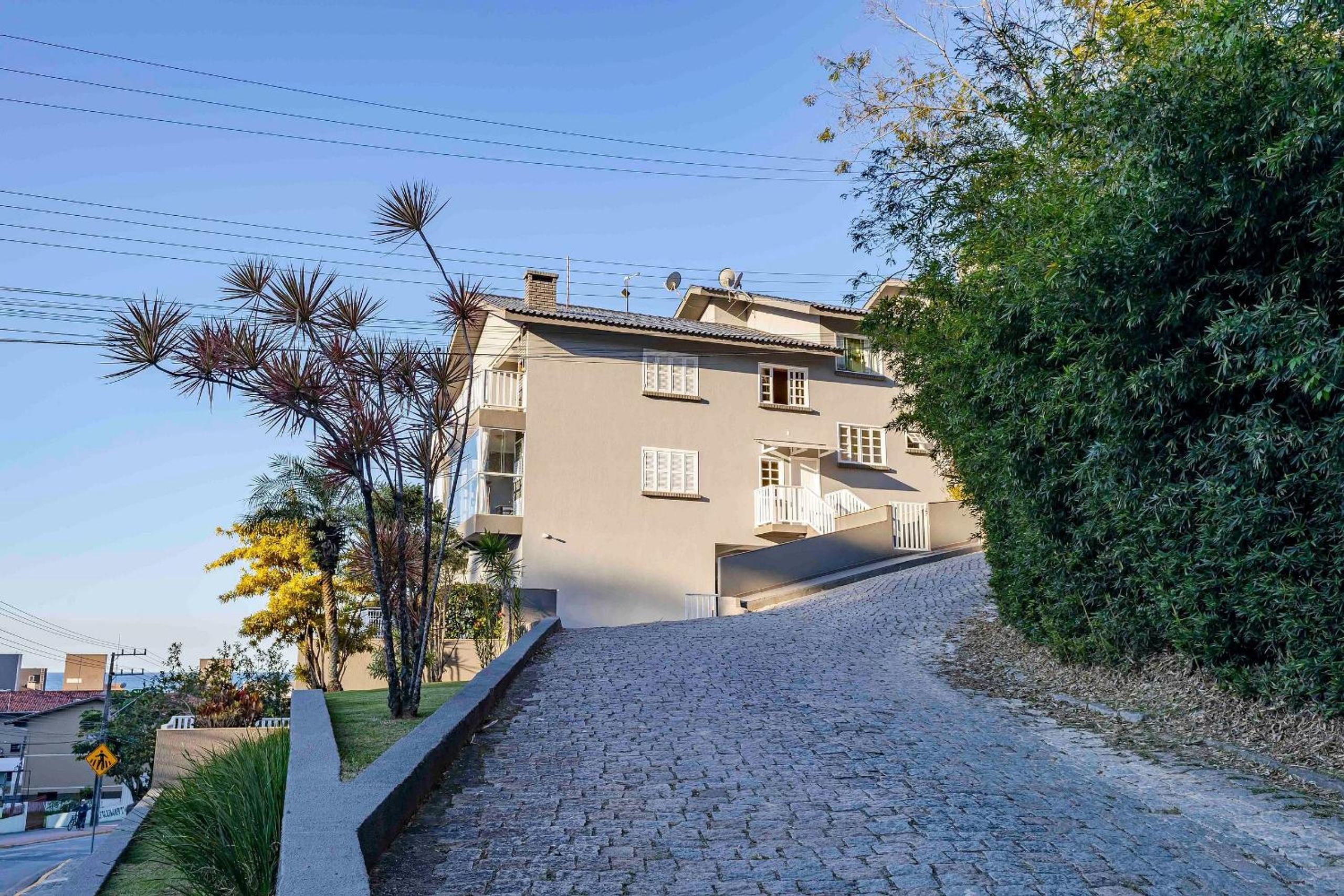 Duplex a 150 metros da Praia de Bombinhas