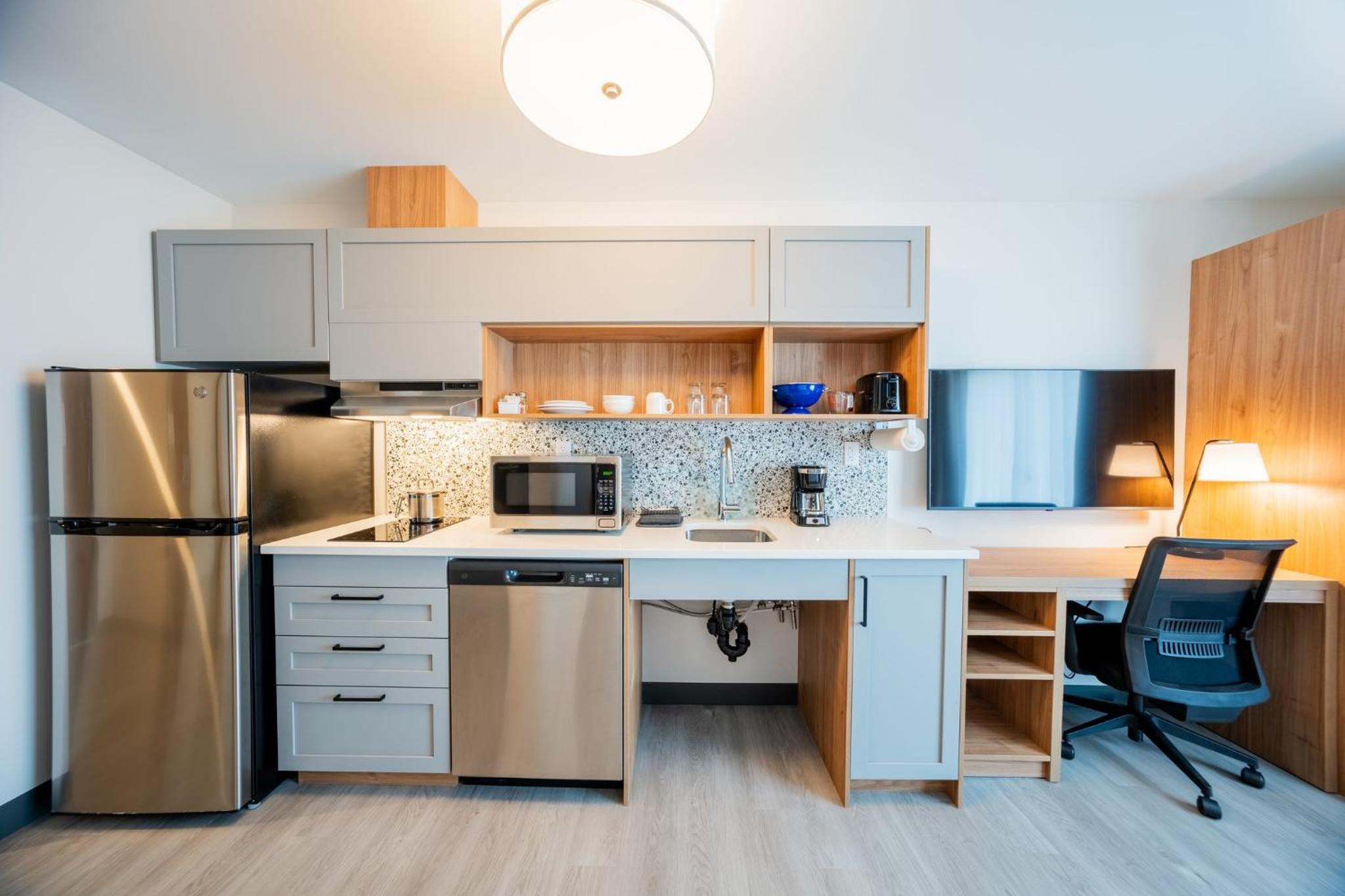 Trois-rivieres Vacations - Candlewood Suites Trois-Rivieres Ouest, an IHG Hotel - Property Image 40