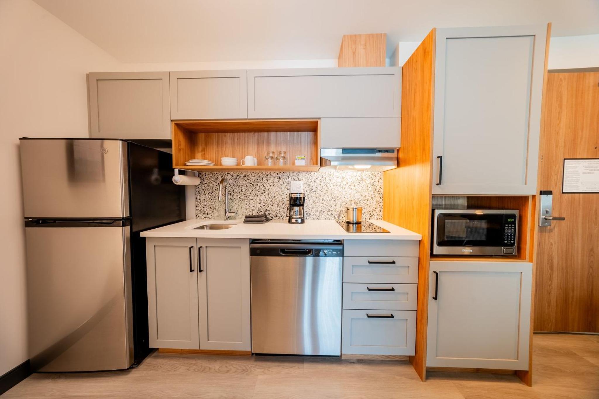 Trois-rivieres Vacations - Candlewood Suites Trois-Rivieres Ouest, an IHG Hotel - Property Image 54