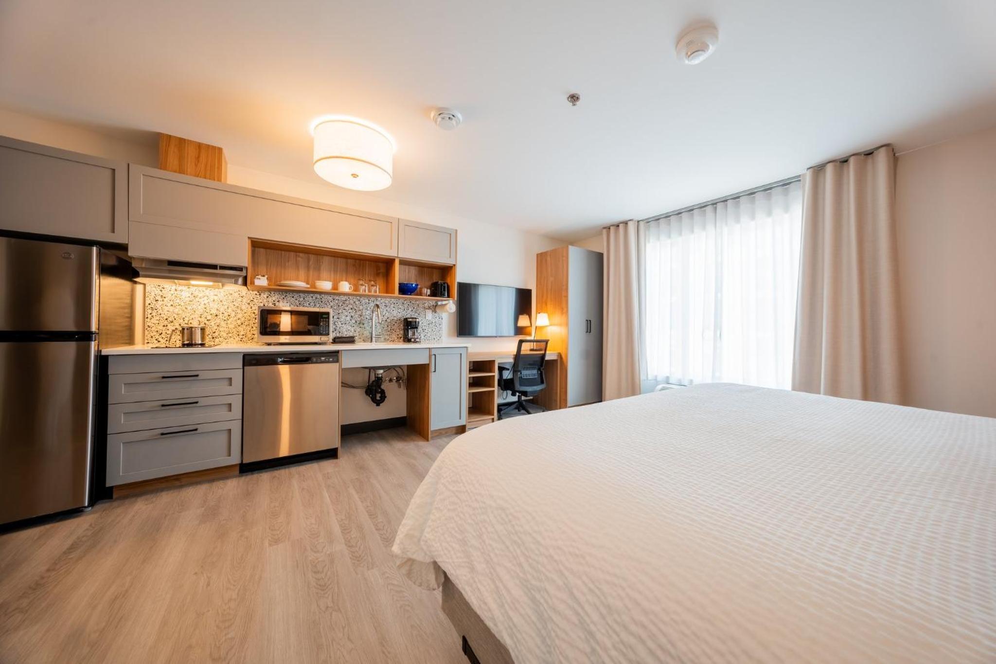 Trois-rivieres Vacations - Candlewood Suites Trois-Rivieres Ouest, an IHG Hotel - Property Image 16