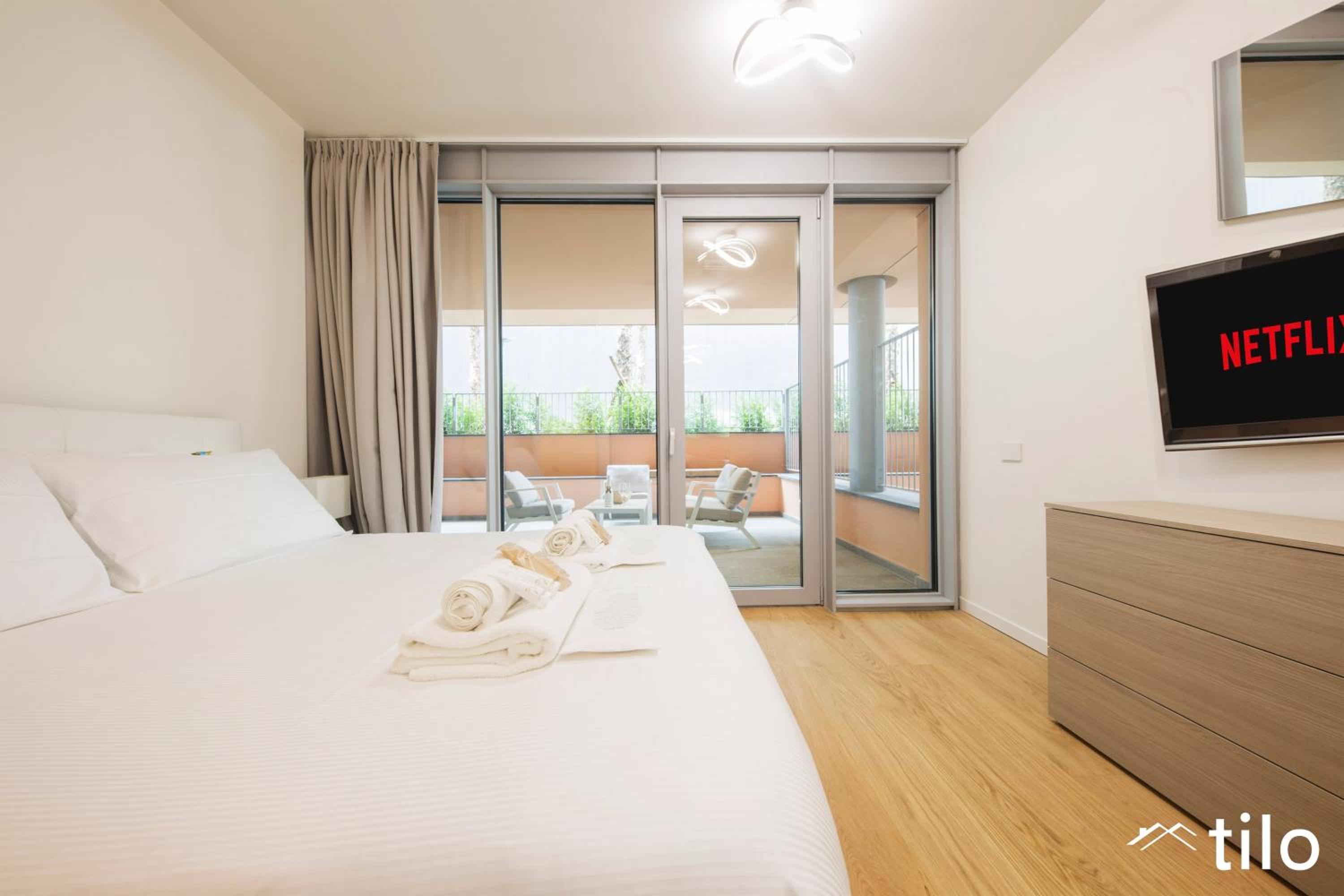Waterfront Luxury 1BR, Free PARKING, AC, NETFLIX & WIFI BY TILO LUX view 4