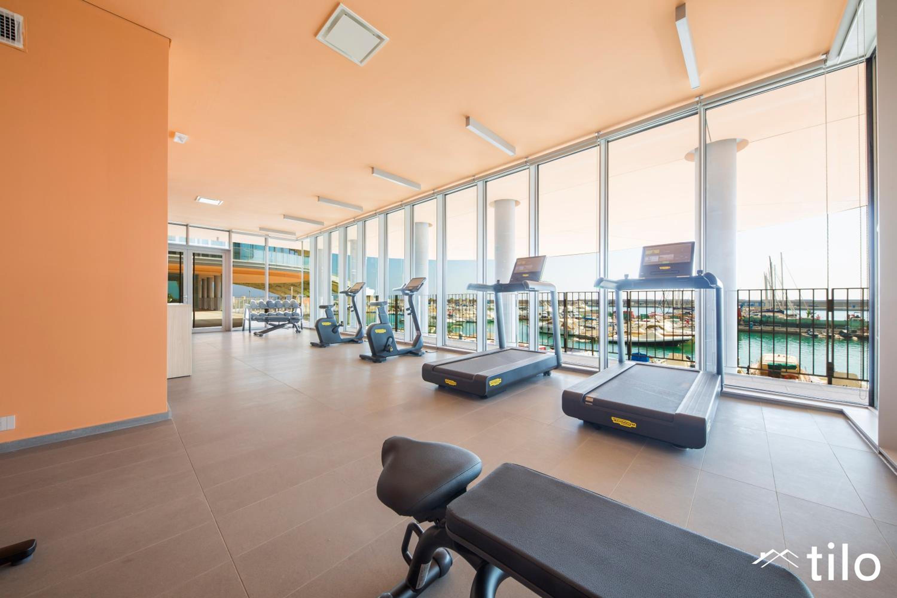 Waterfront Luxury 1BR, Free PARKING, AC, NETFLIX & WIFI BY TILO LUX view 3