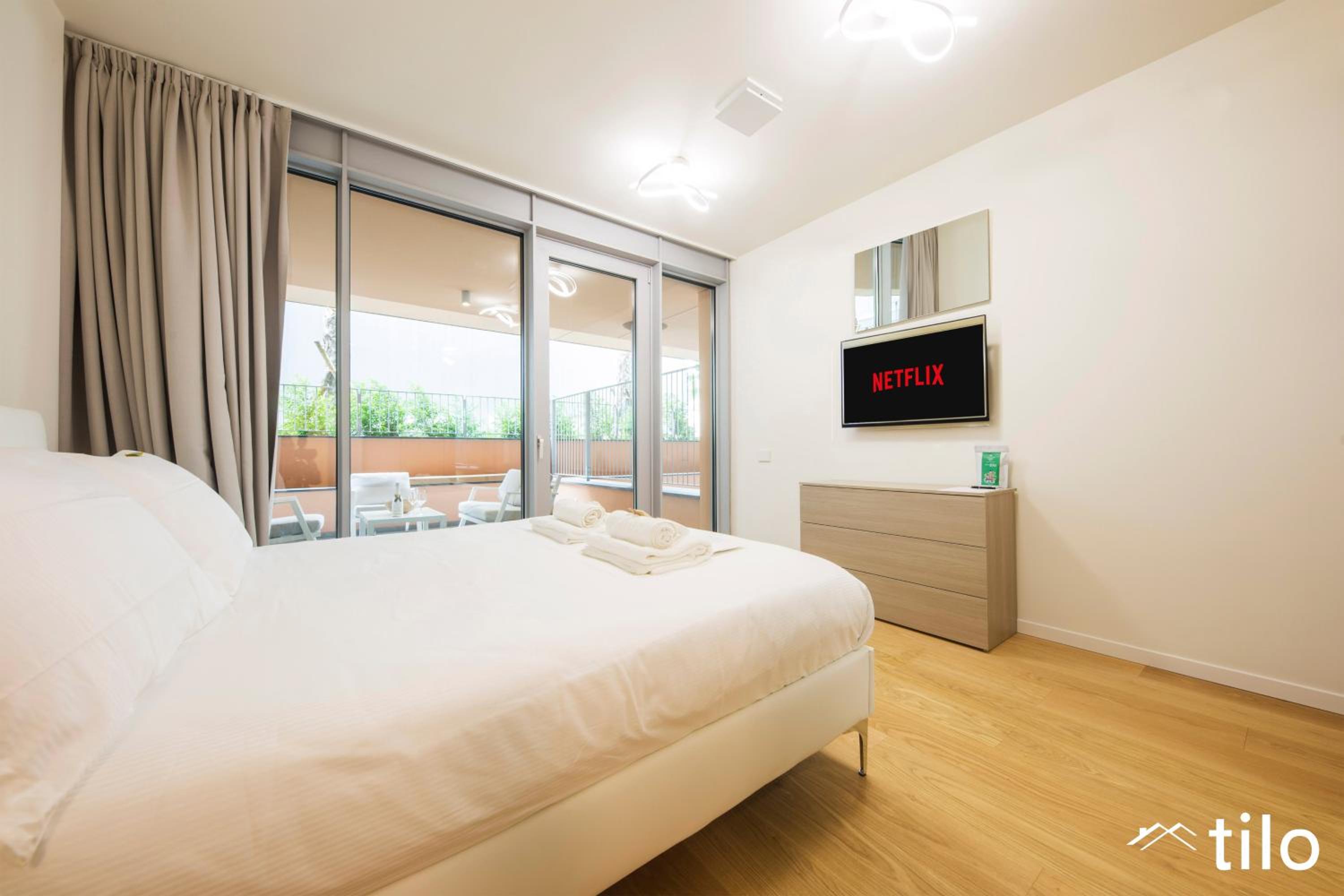 Waterfront Luxury 1BR, Free PARKING, AC, NETFLIX & WIFI BY TILO LUX view 5
