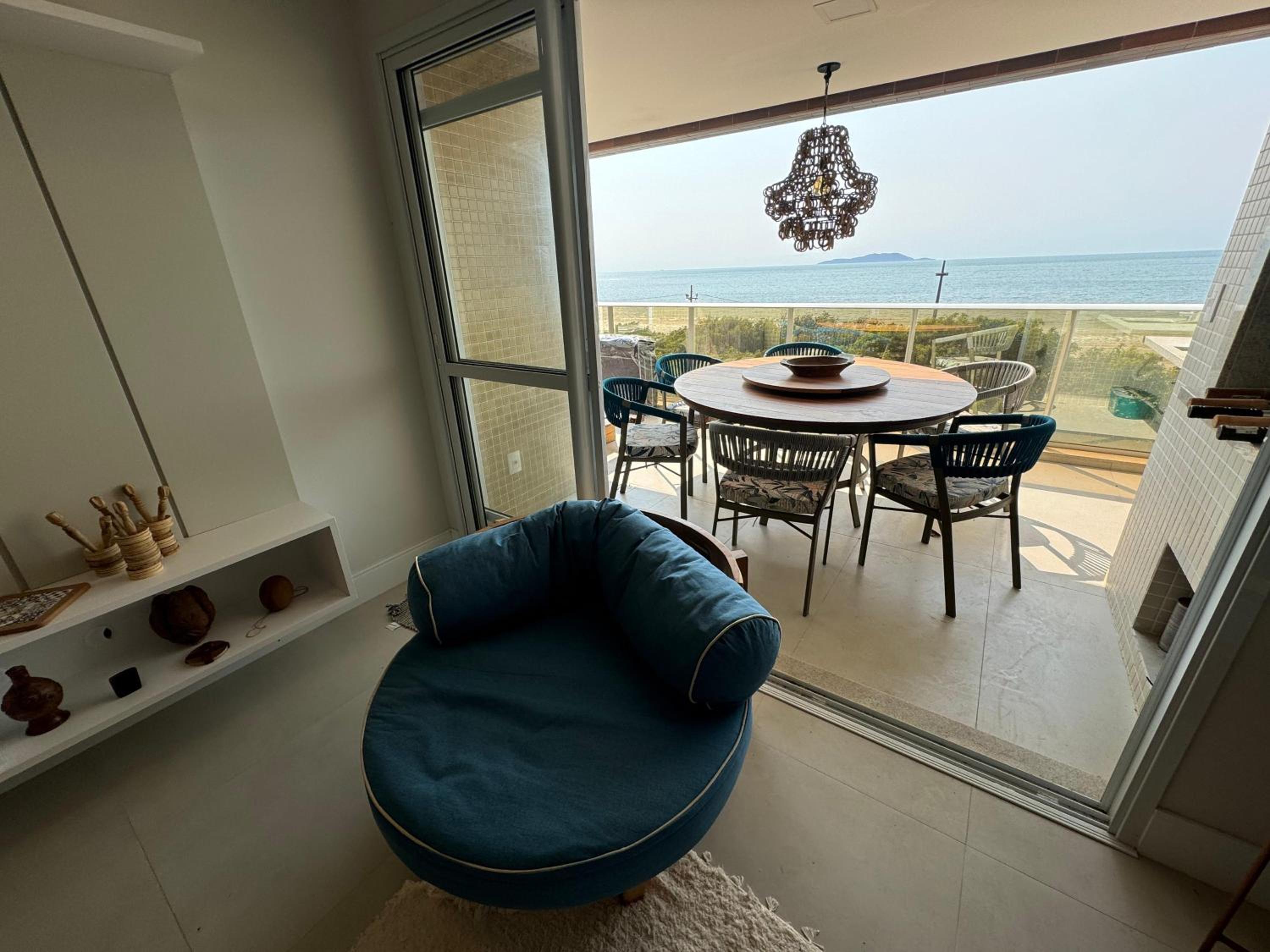 cód 31 - Apartamento 3 dormitórios frente mar
