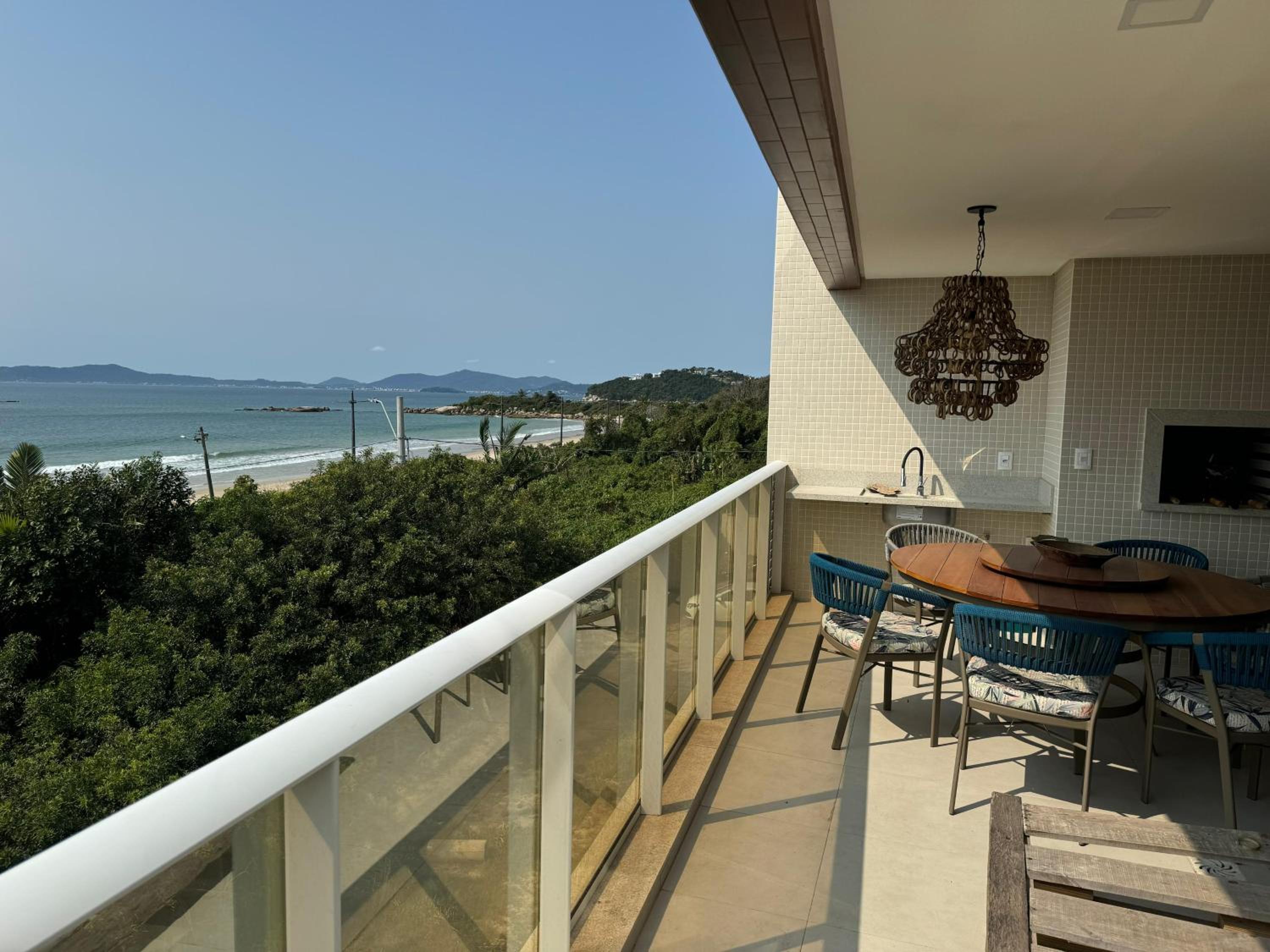 cód 31 - Apartamento 3 dormitórios frente mar