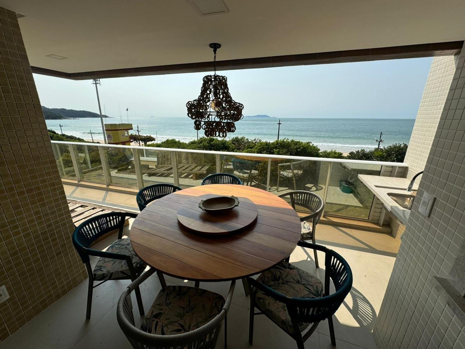 cód 31 - Apartamento 3 dormitórios frente mar