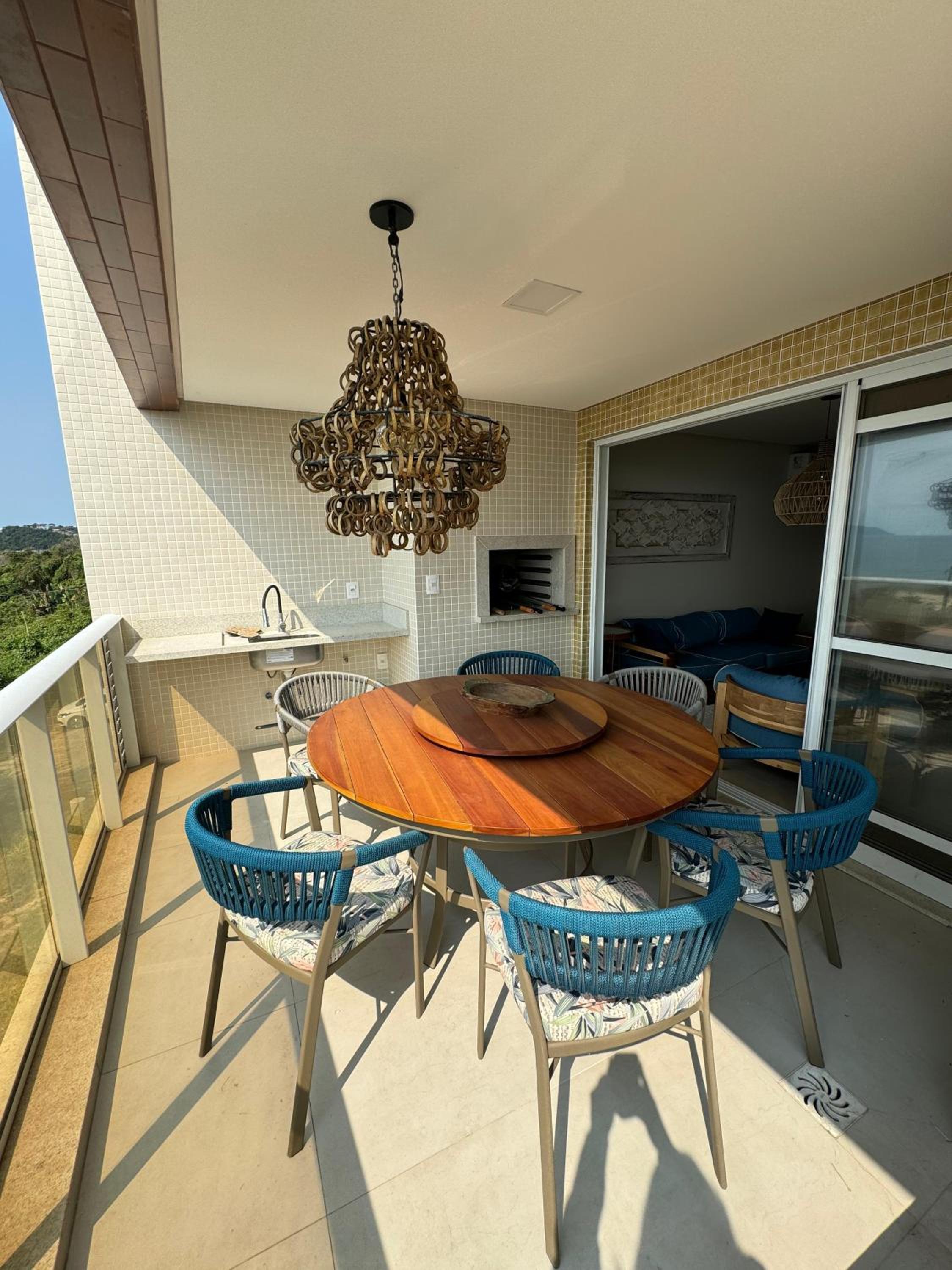 cód 31 - Apartamento 3 dormitórios frente mar