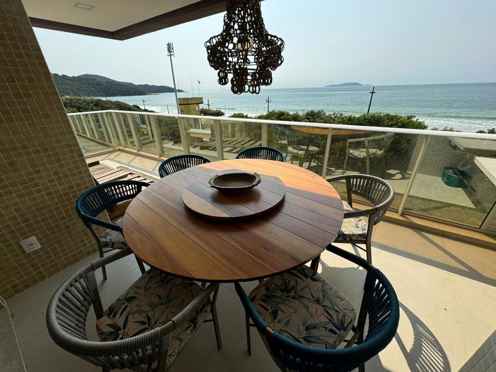 cód 31 - Apartamento 3 dormitórios frente mar