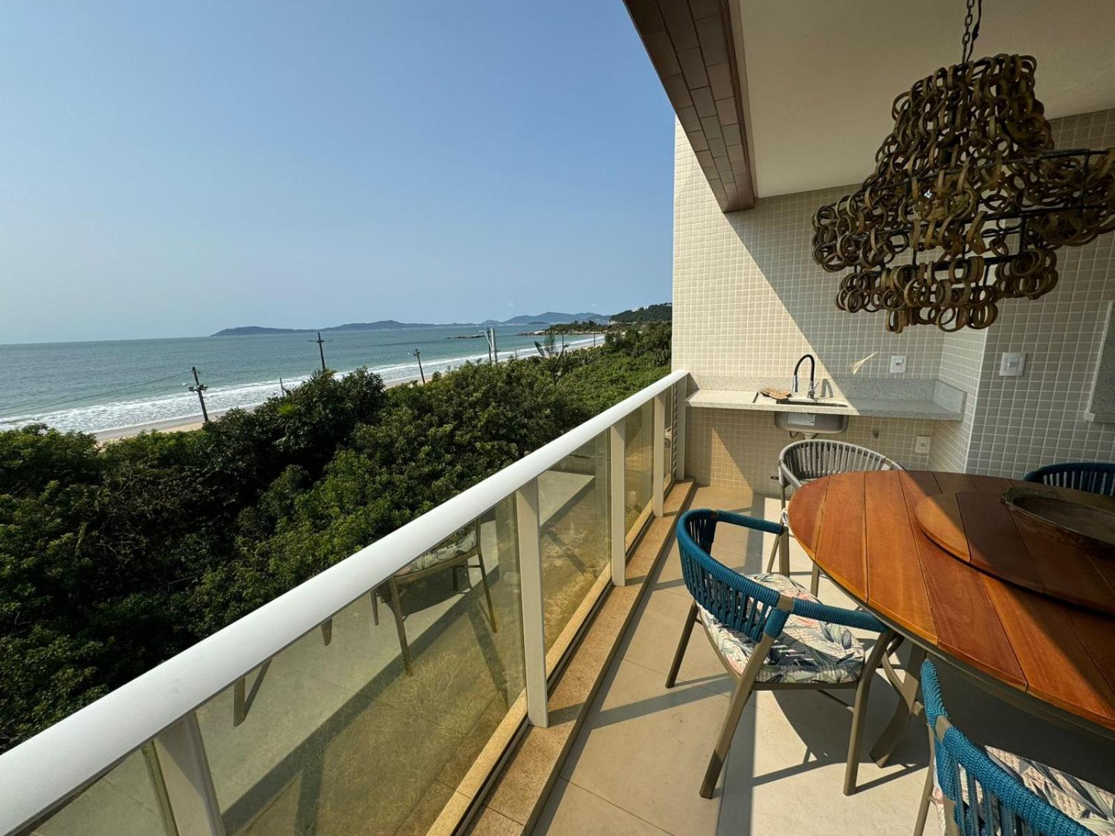 cód 31 - Apartamento 3 dormitórios frente mar
