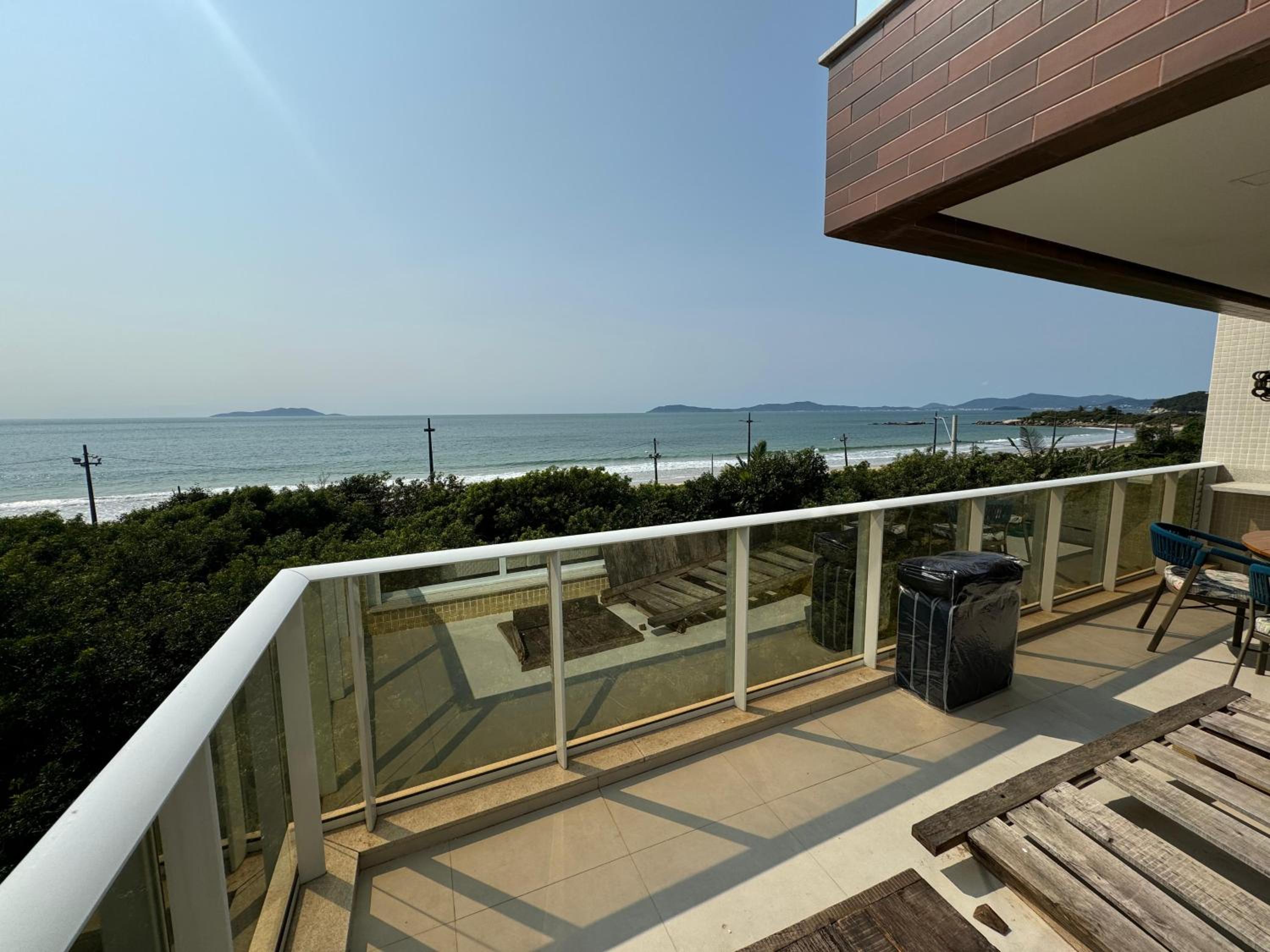 cód 31 - Apartamento 3 dormitórios frente mar