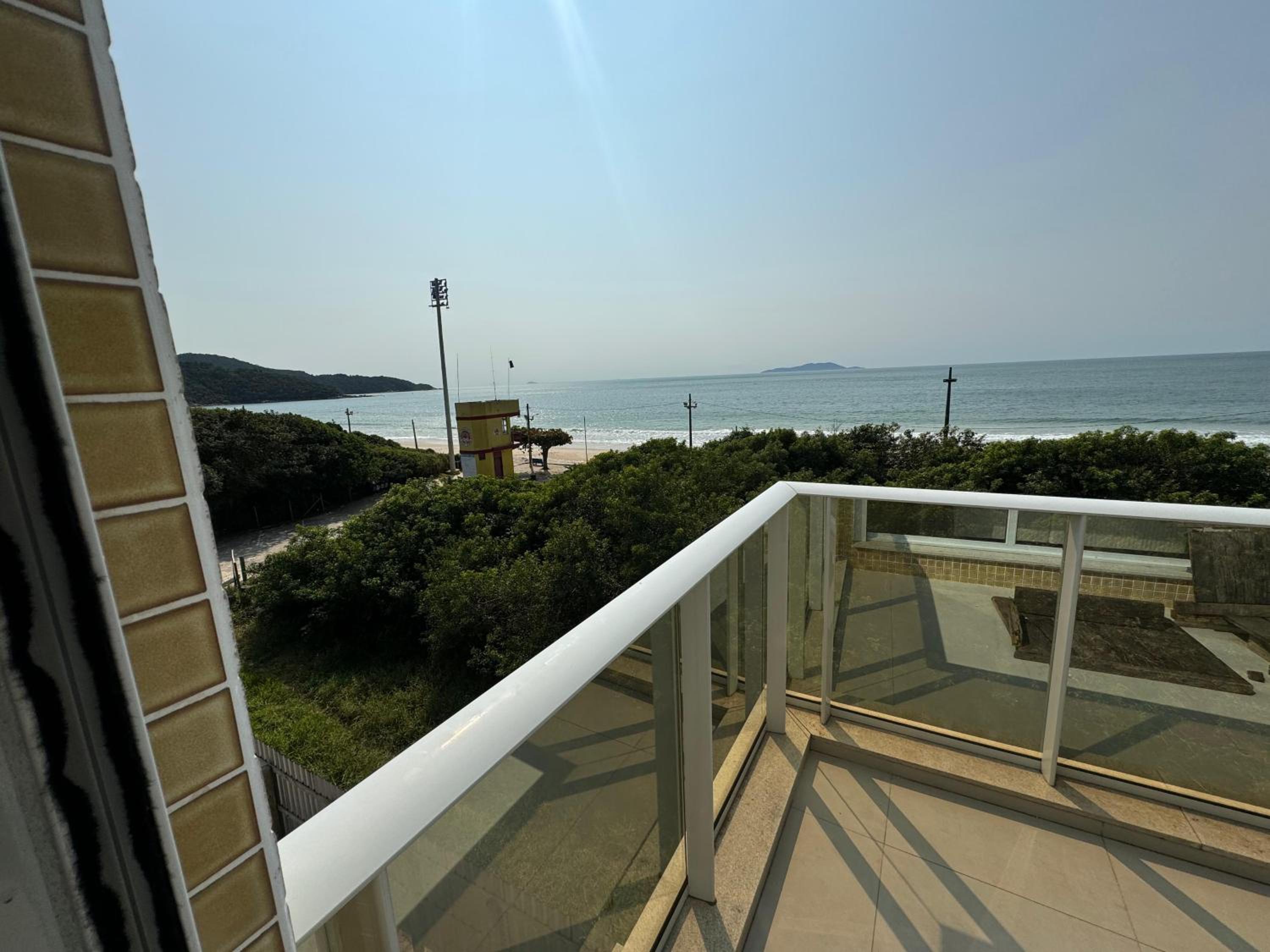 cód 31 - Apartamento 3 dormitórios frente mar