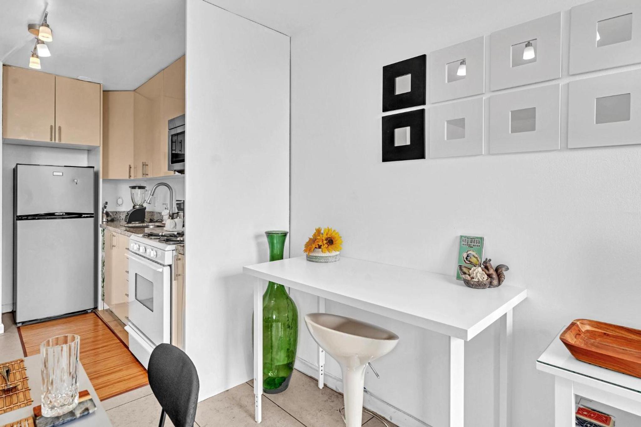 Lovely apartment in the heart of South Beach view 5