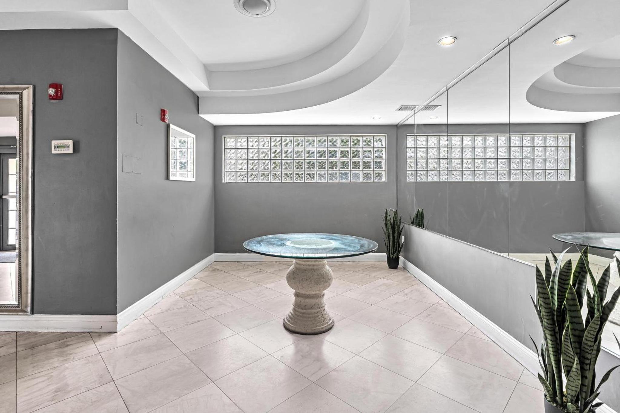 Lovely apartment in the heart of South Beach view 4