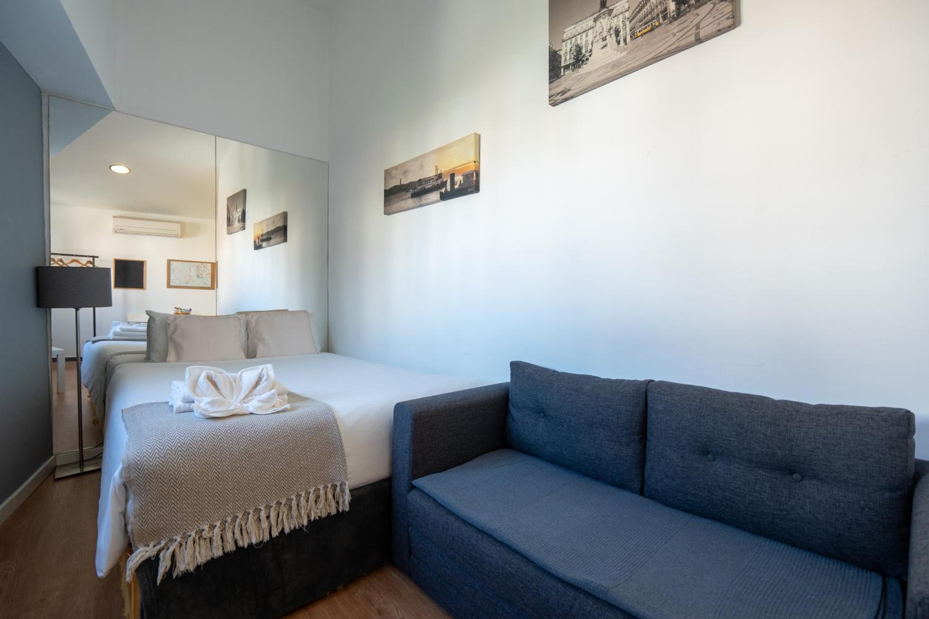 Studio Mouraria, Lisbon Center, tram & metro view 4