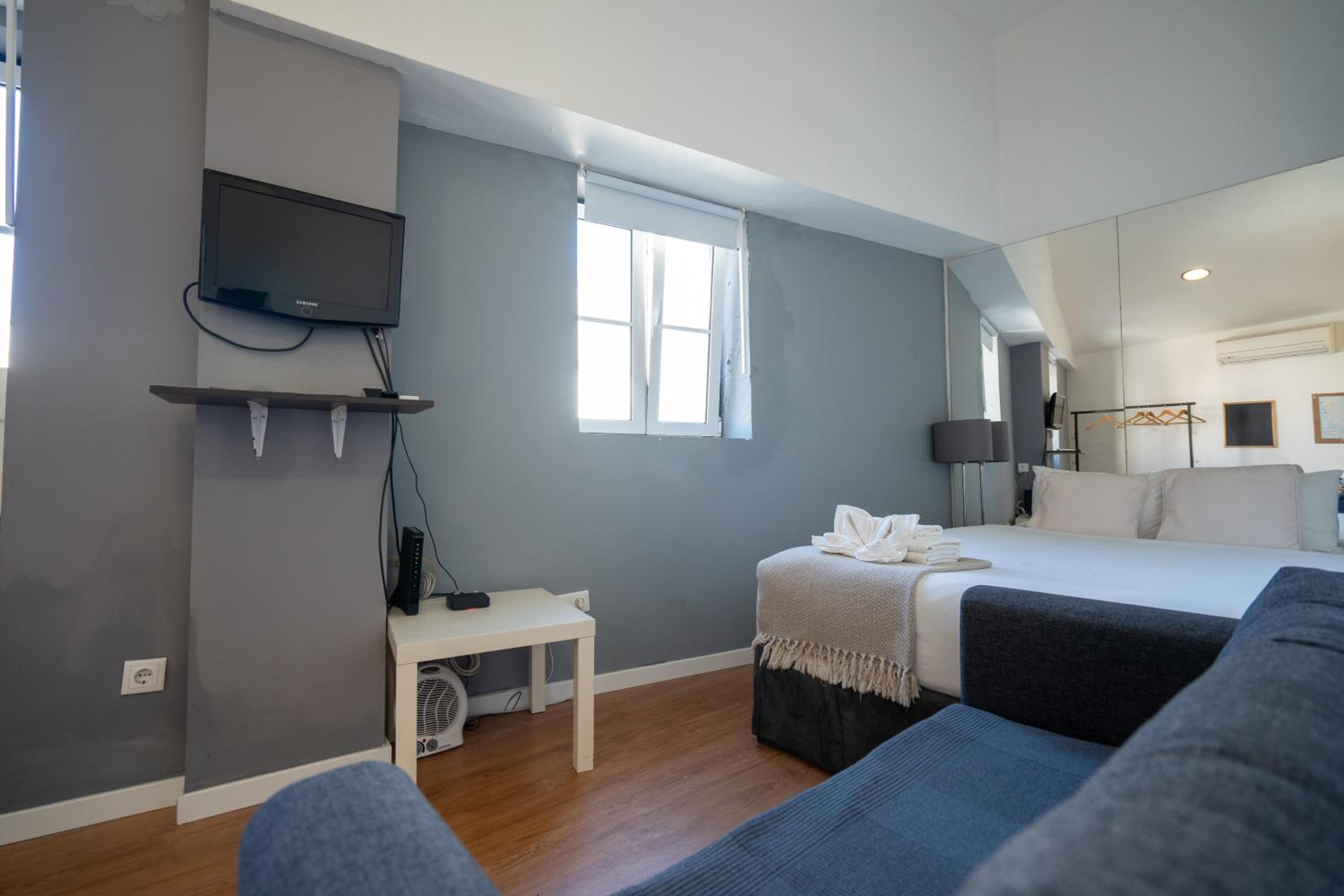 Studio Mouraria, Lisbon Center, tram & metro view 2