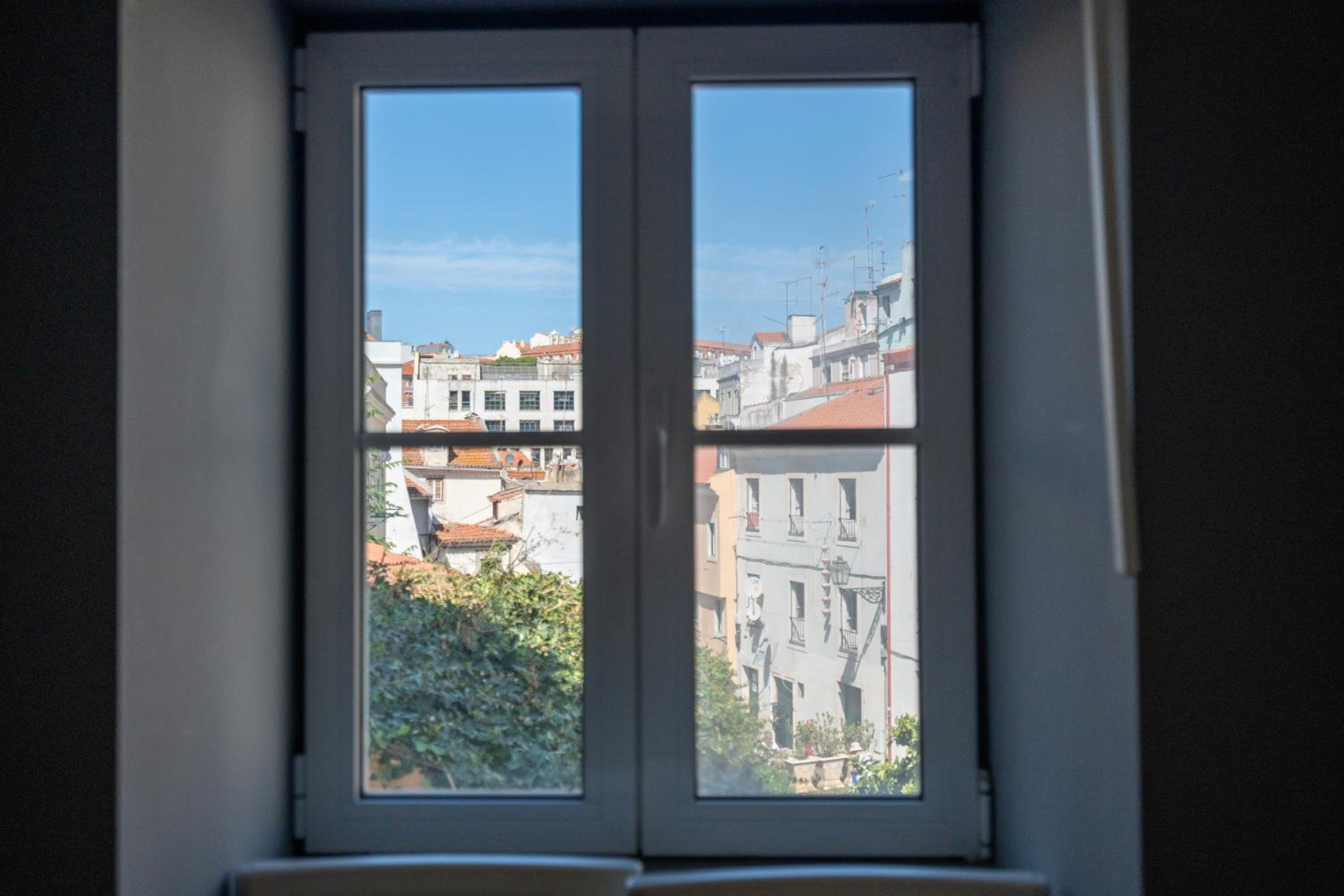 Studio Mouraria, Lisbon Center, tram & metro view 5