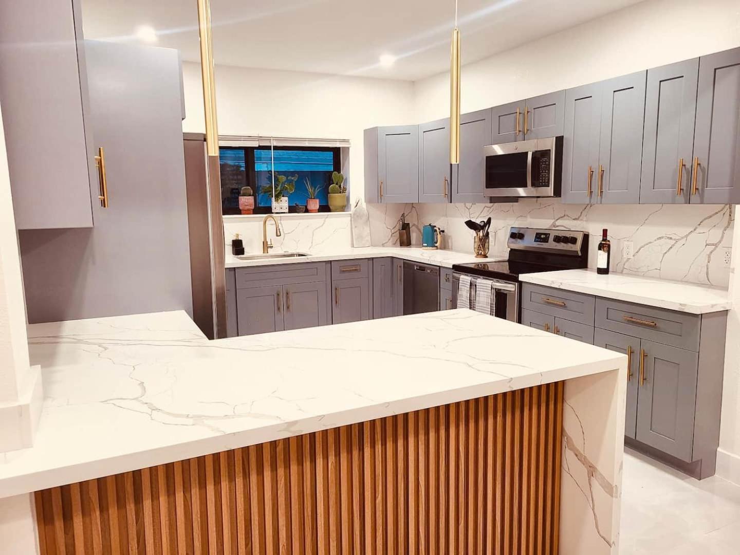 Charming Home Close to Beaches & Downtown