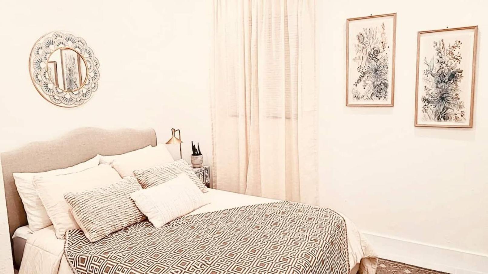 Charming Home Close to Beaches & Downtown