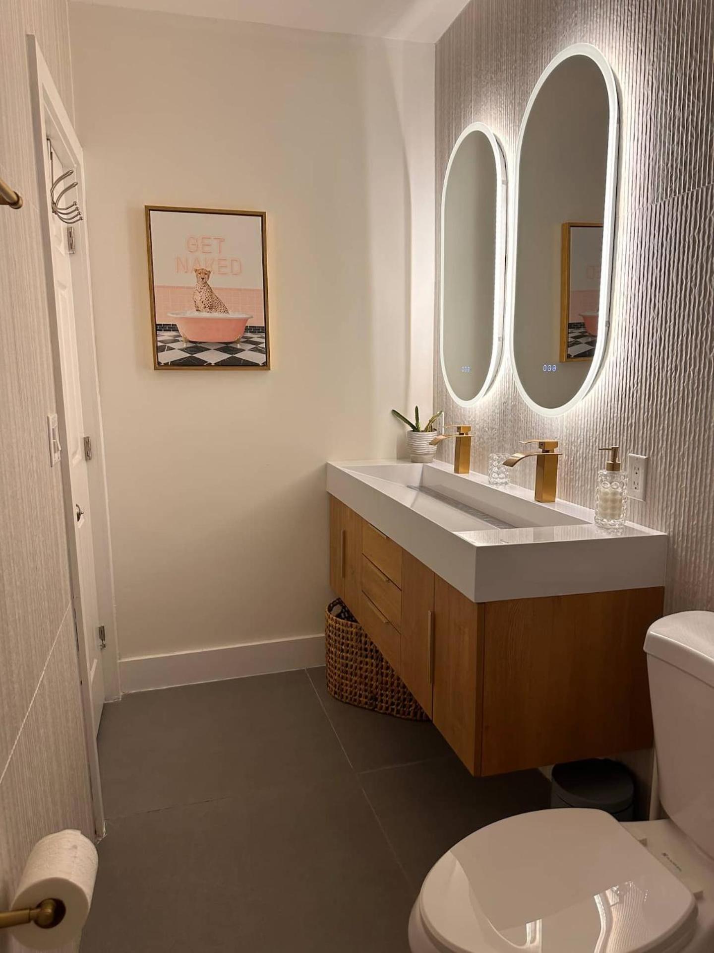 Charming Home Close to Beaches & Downtown