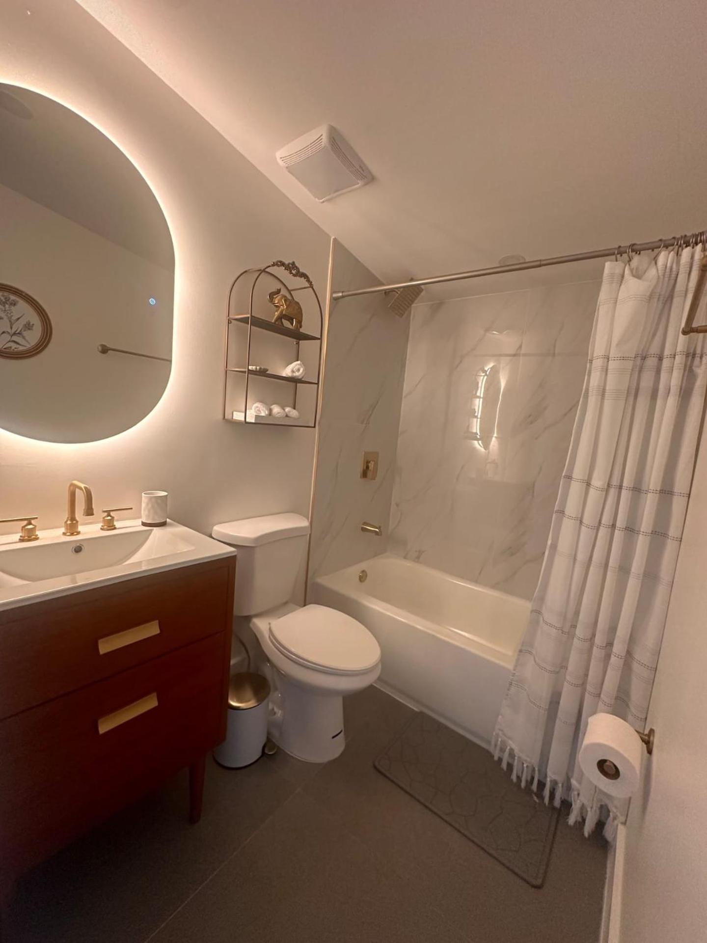 Charming Home Close to Beaches & Downtown