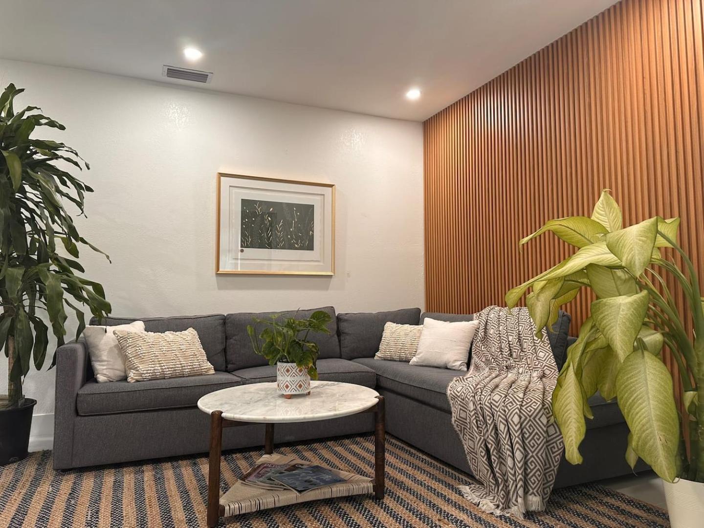 Charming Home Close to Beaches & Downtown
