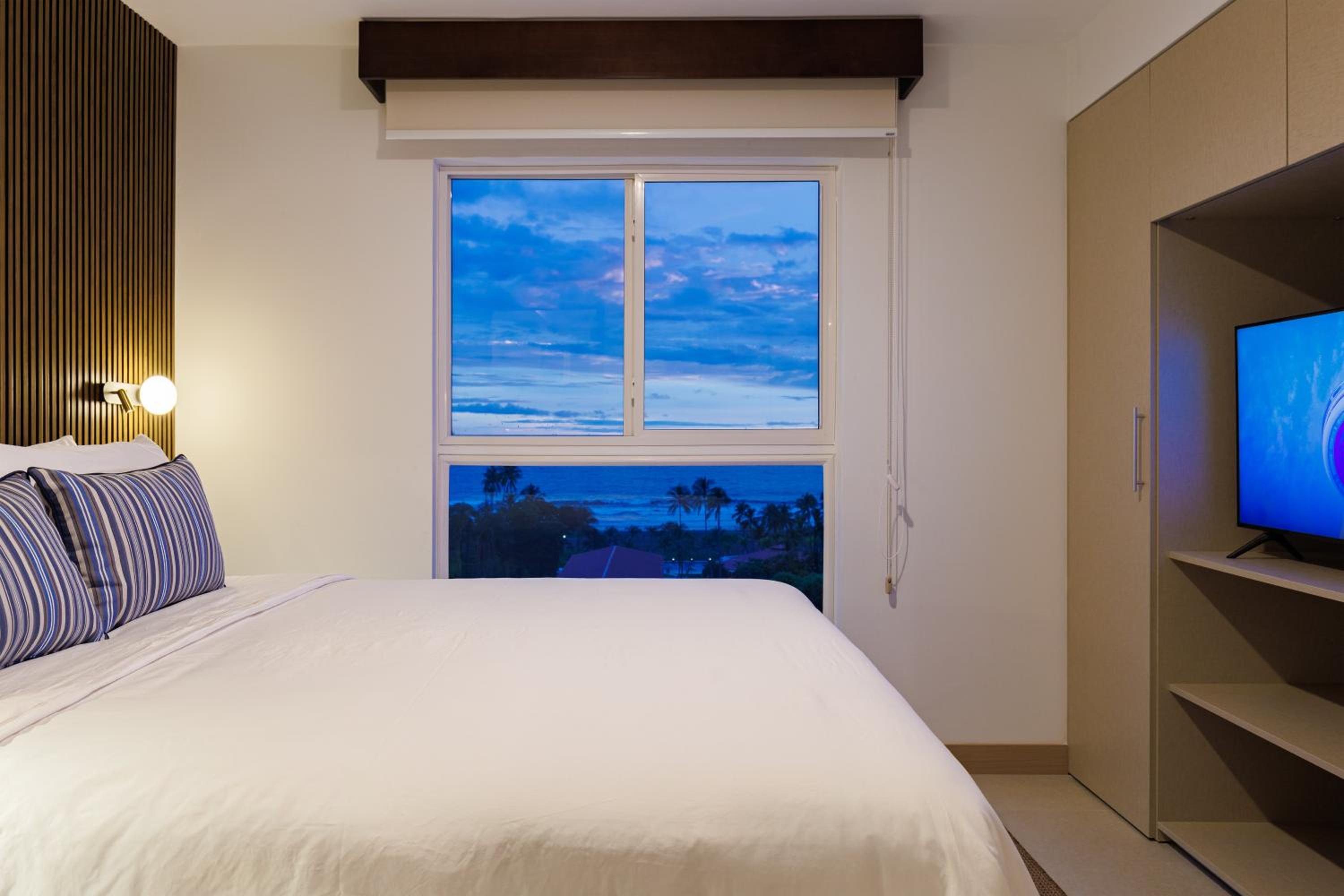 Casago 1202B, BRAND NEW RENTAL Heights of the sea paradise