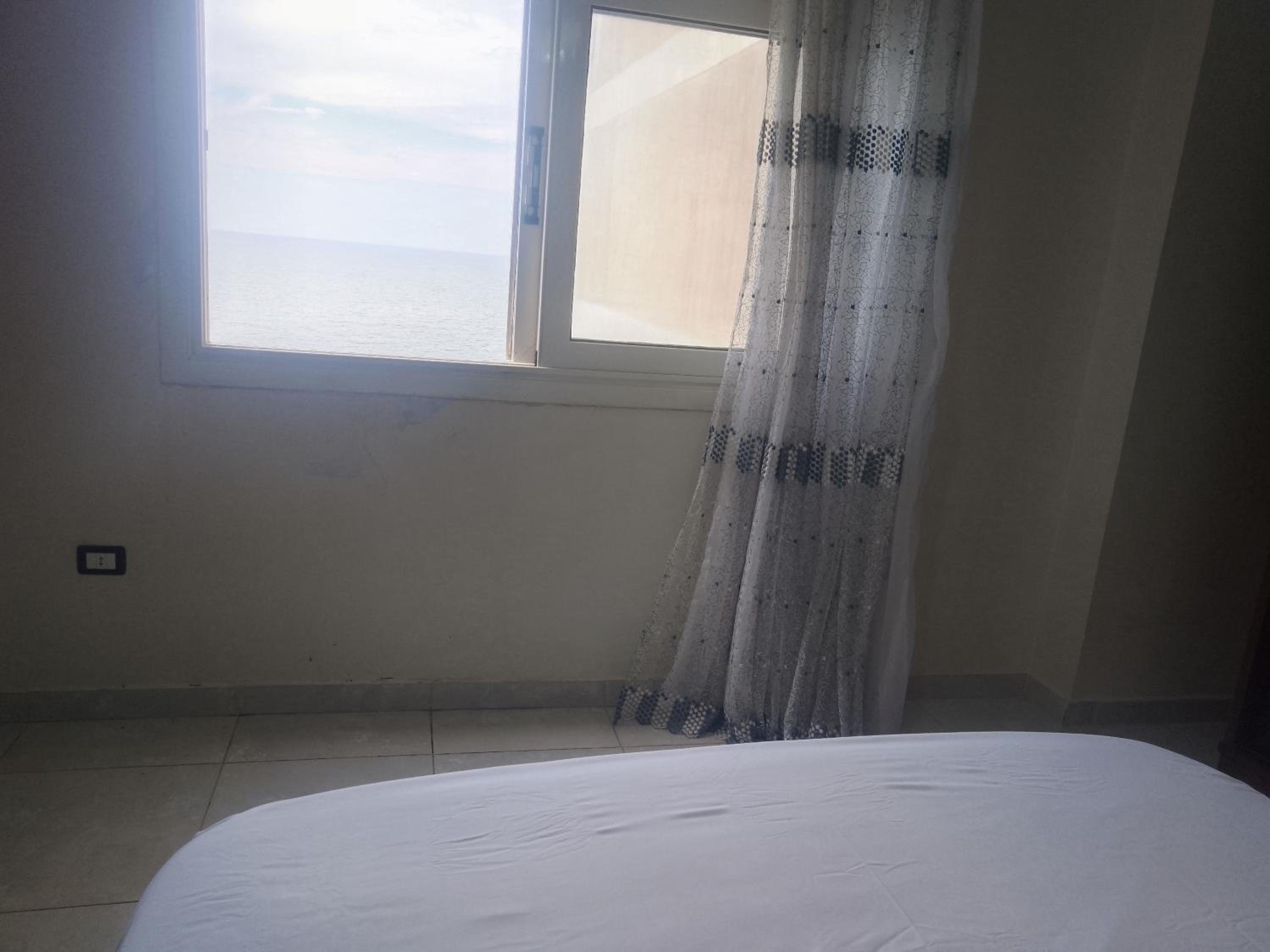 Paradise Condo Seaview -Families Only